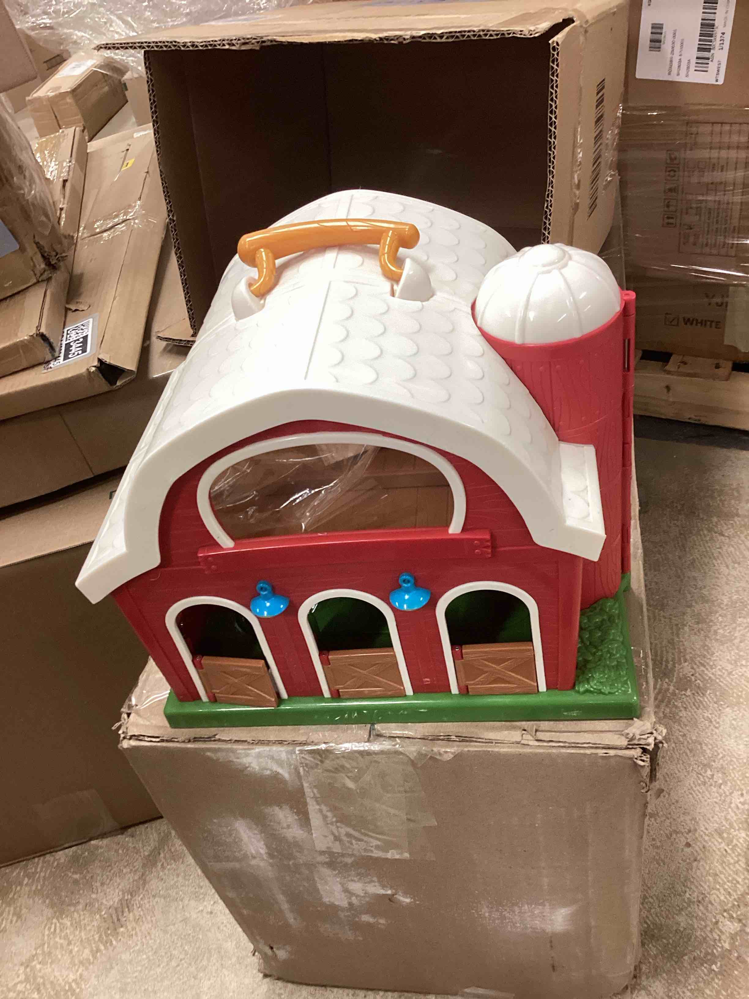 Condition photo showing New/Like New for Battat– Big Red Barn, Animal Farm Playset – Learning Toy for Toddlers, 18M Plus, 13.5" x 9"x 12" Barn Playset