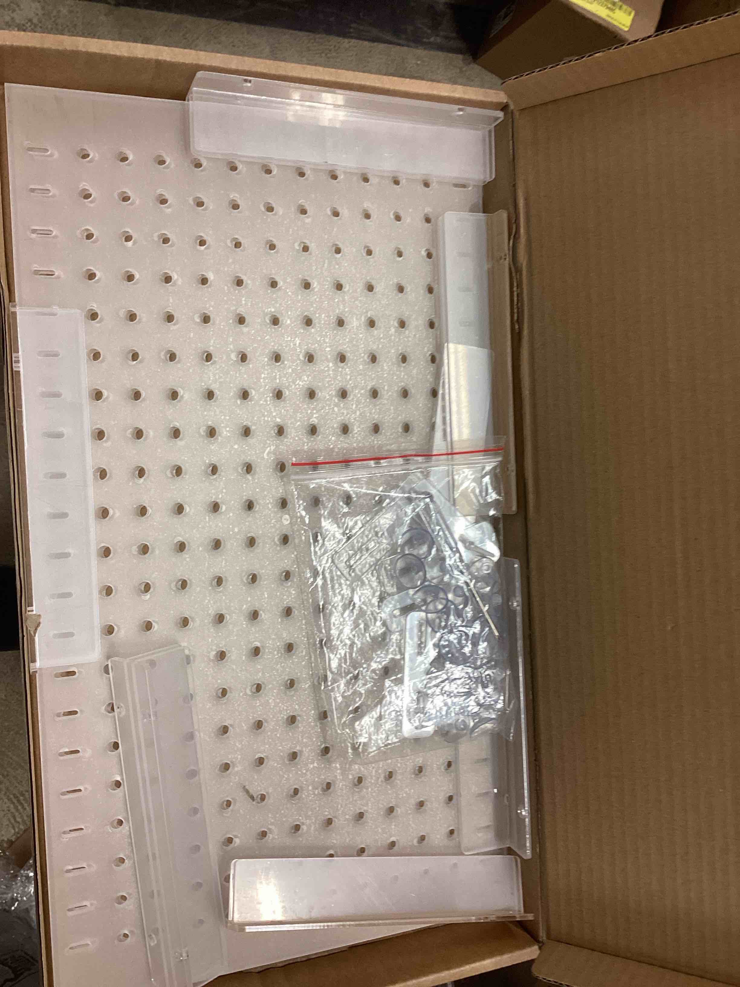 Condition photo showing Good Condition for Acrylic Fish Tank Divide75/125Gallon Tank Divider,Adjustment Clear Fish Tank Separator Set with Suction Cups (75/125Gallon)