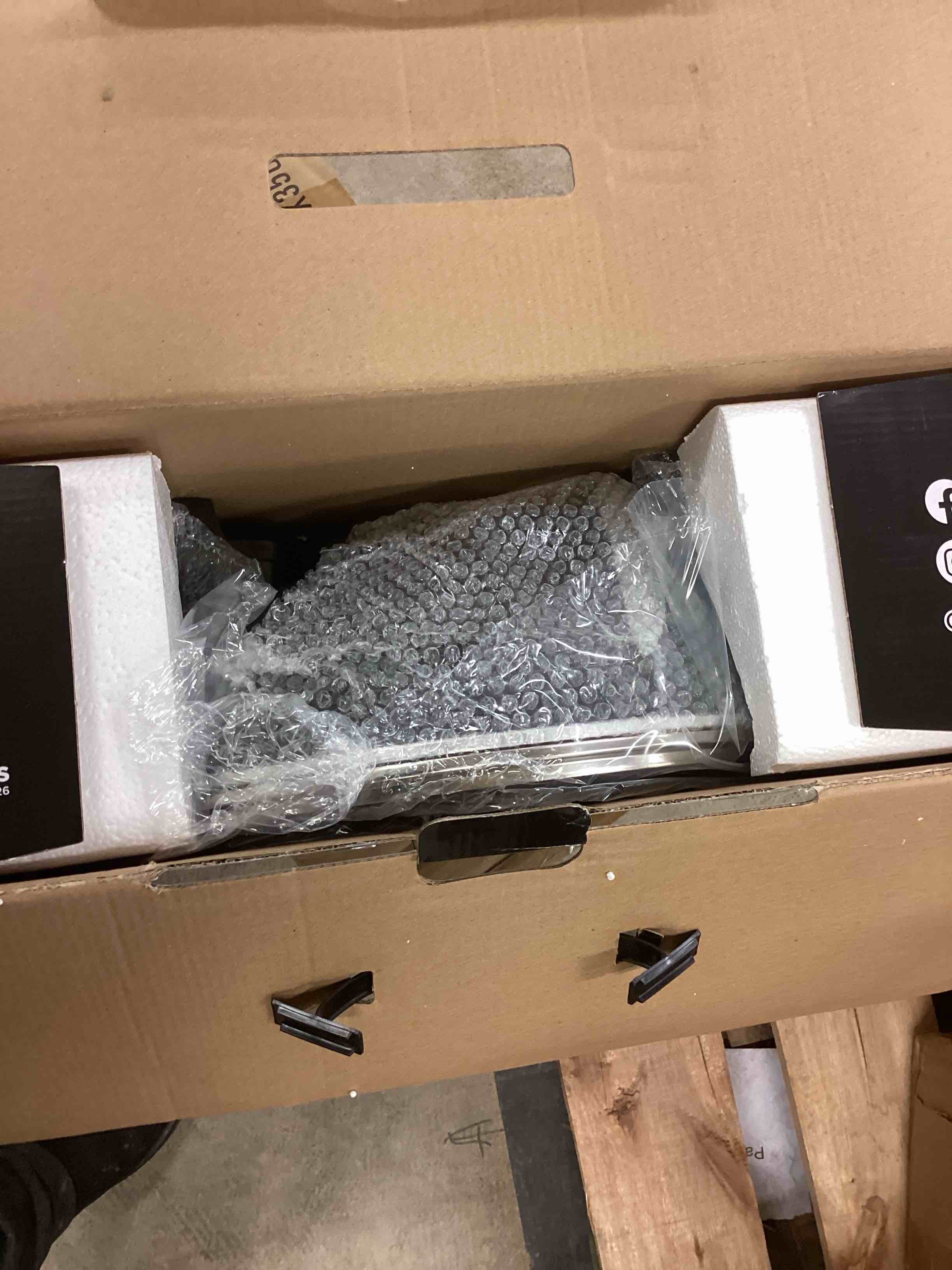 Condition photo showing New/Like New for OVENTE Electric Wok with Nonstick Coating, 13 Inch Family-Sized Skillet, 1400W Power, Adjustable Temperature, Tempered Glass Lid, Cool Touch Handles and Easy to Clean Frying Surface, Copper SK3113CO 13 Inch - Copper