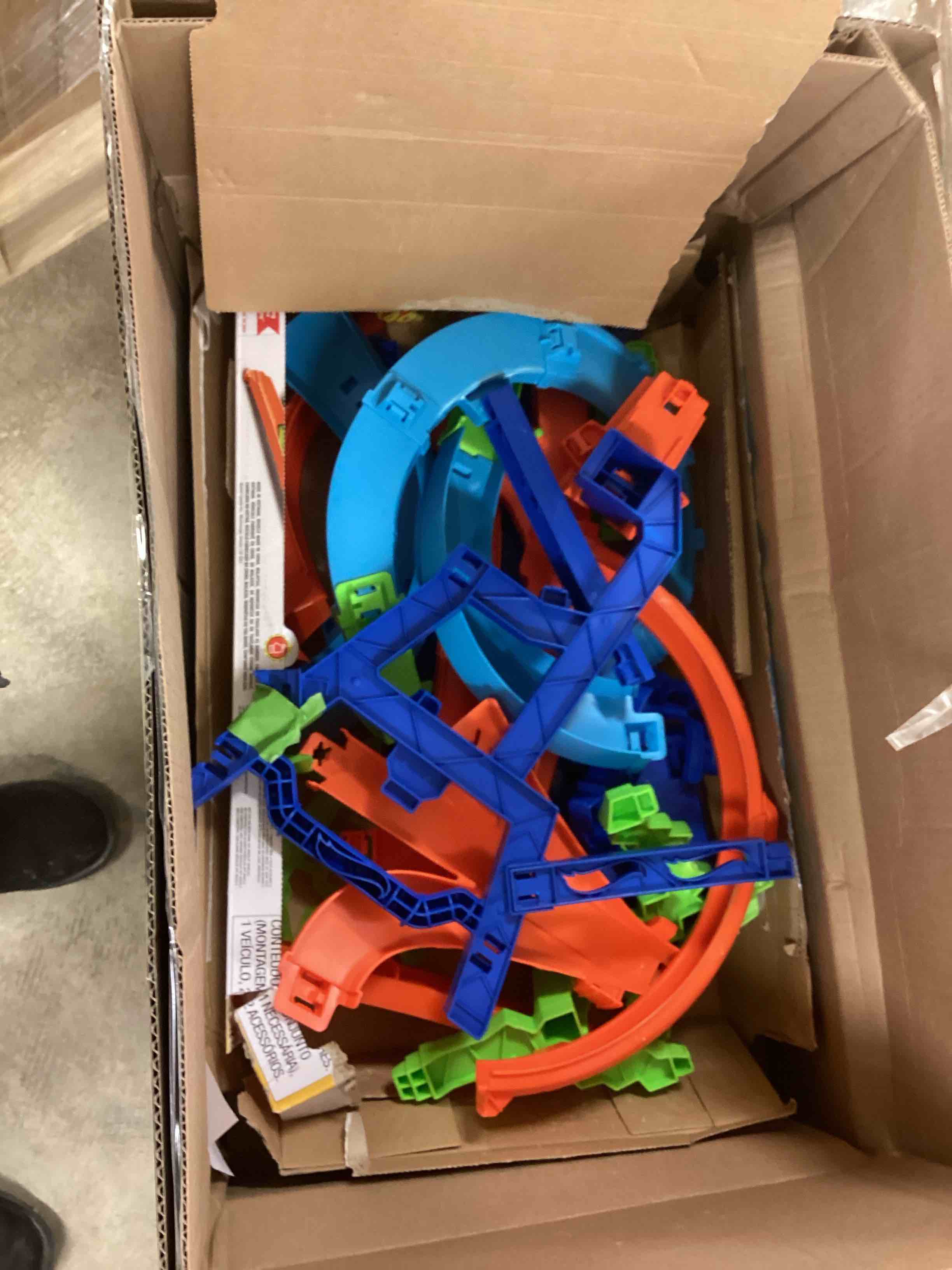 Condition photo showing Good Condition for Hot Wheels Toy Car Track Set, Stunt Track Mid-Air Crash with 1:64 Scale Die-Cast Toy Car, Motorized Booster for Non-Stop Stunting & Racing Playset