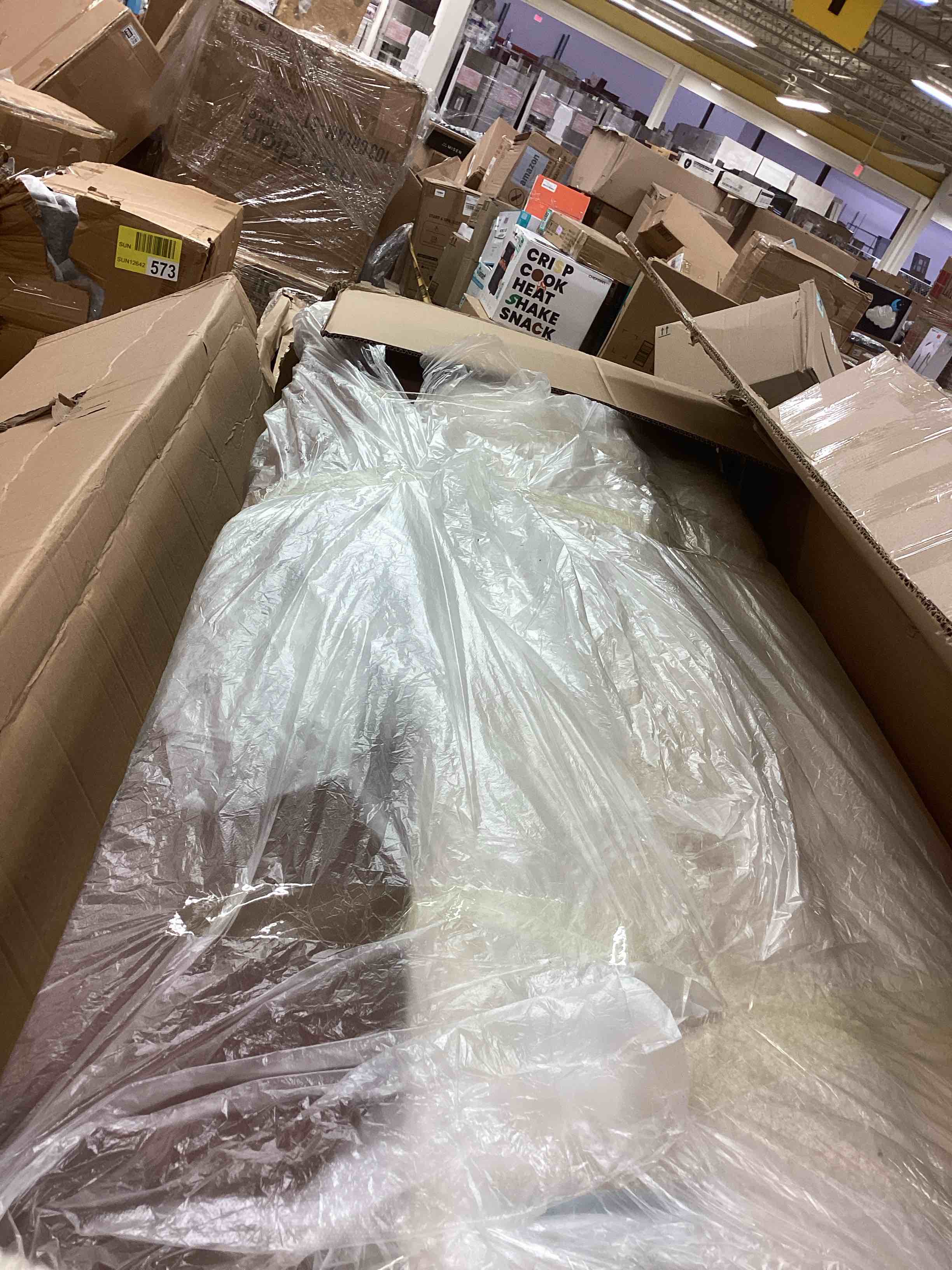 Condition photo showing Good Condition for Kieayla 64.96'' Upholstered Loveseat (incomplete one box of two only)