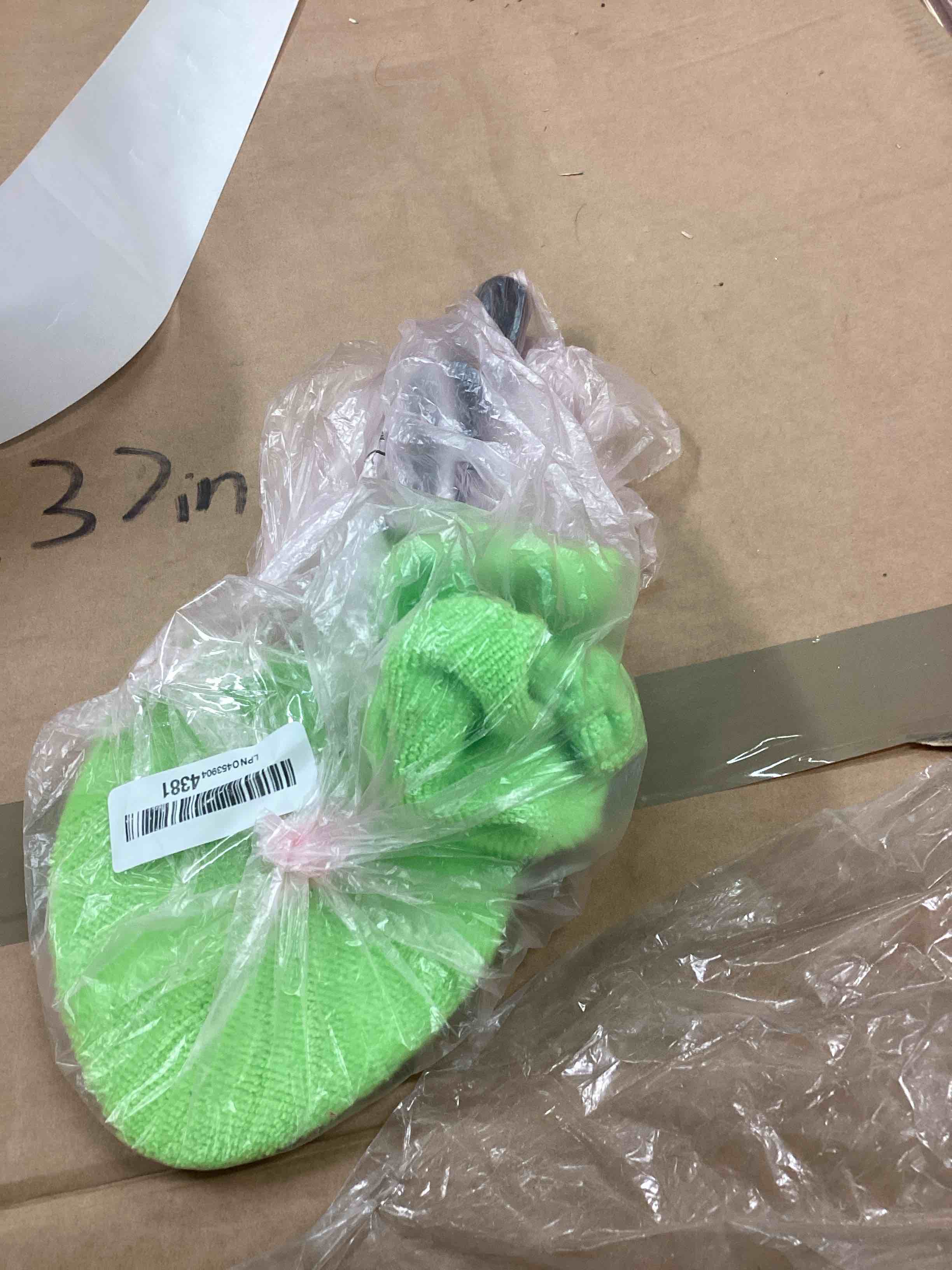 Condition photo showing Good Condition for Windshield Cleaning Tool, Car Window Cleaner with 4 Washable Reusable Microfiber Pads, Extendable Long Handle Glass Wiper Cleaning Kit, Auto Accessories Universal for Office and Home (Green)