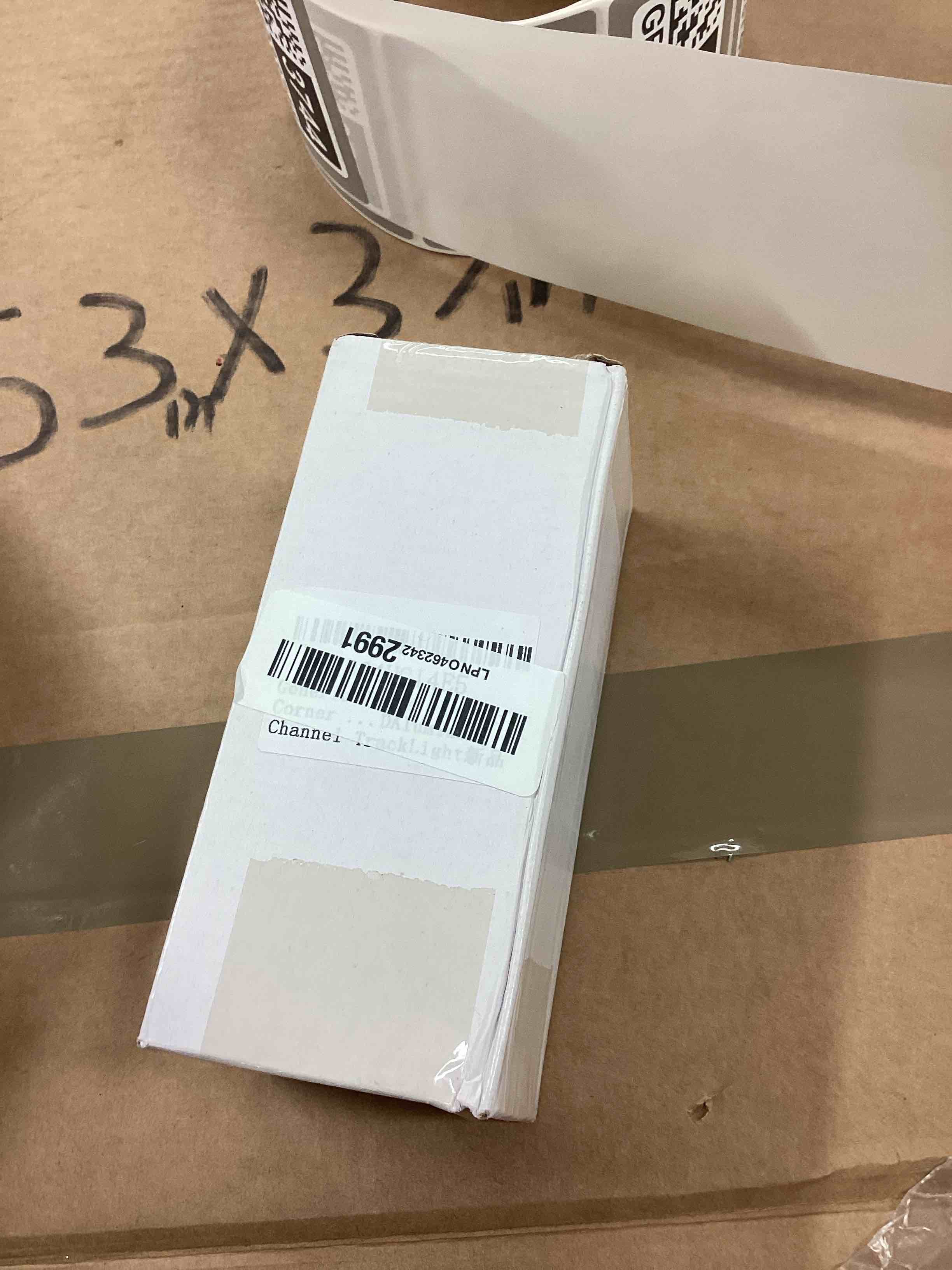 Condition photo showing Good Condition for Generic White Plastic Corner Connector, 90 Degree L-Shape Joint for Linear LED Aluminum Channel Track Light 1707