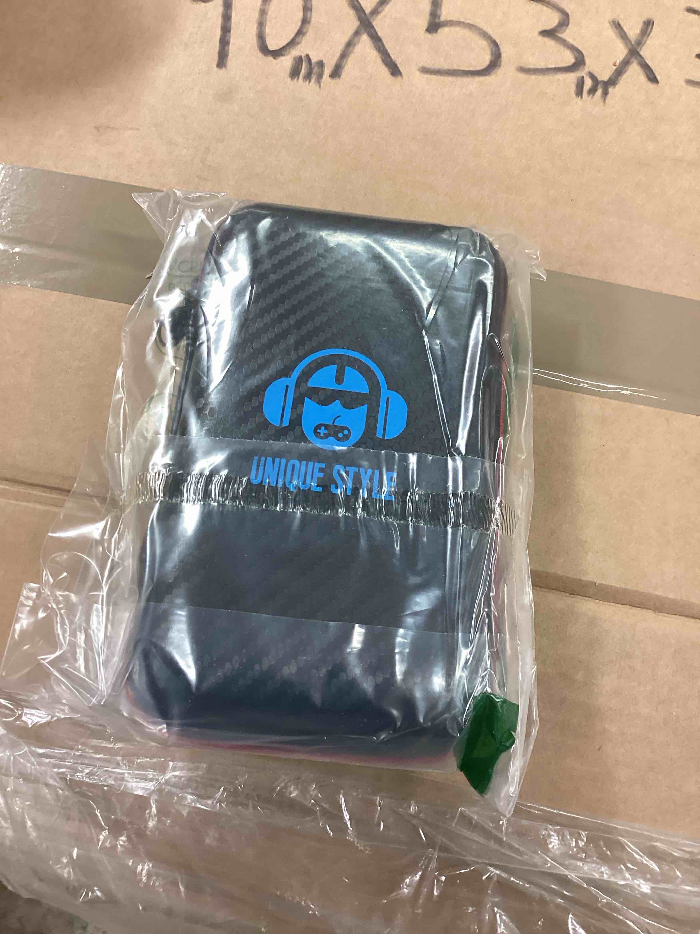 Condition photo showing Good Condition for R36MAX Retro Handheld Game Console, 4.0 Inch IPS HD Screen Retro Gaming Console, Linux System, 30?Emulator Games Retro Game Console, 4000mAh Battery, Built-in 64G TF Card, Black Charcoal Black-64gb