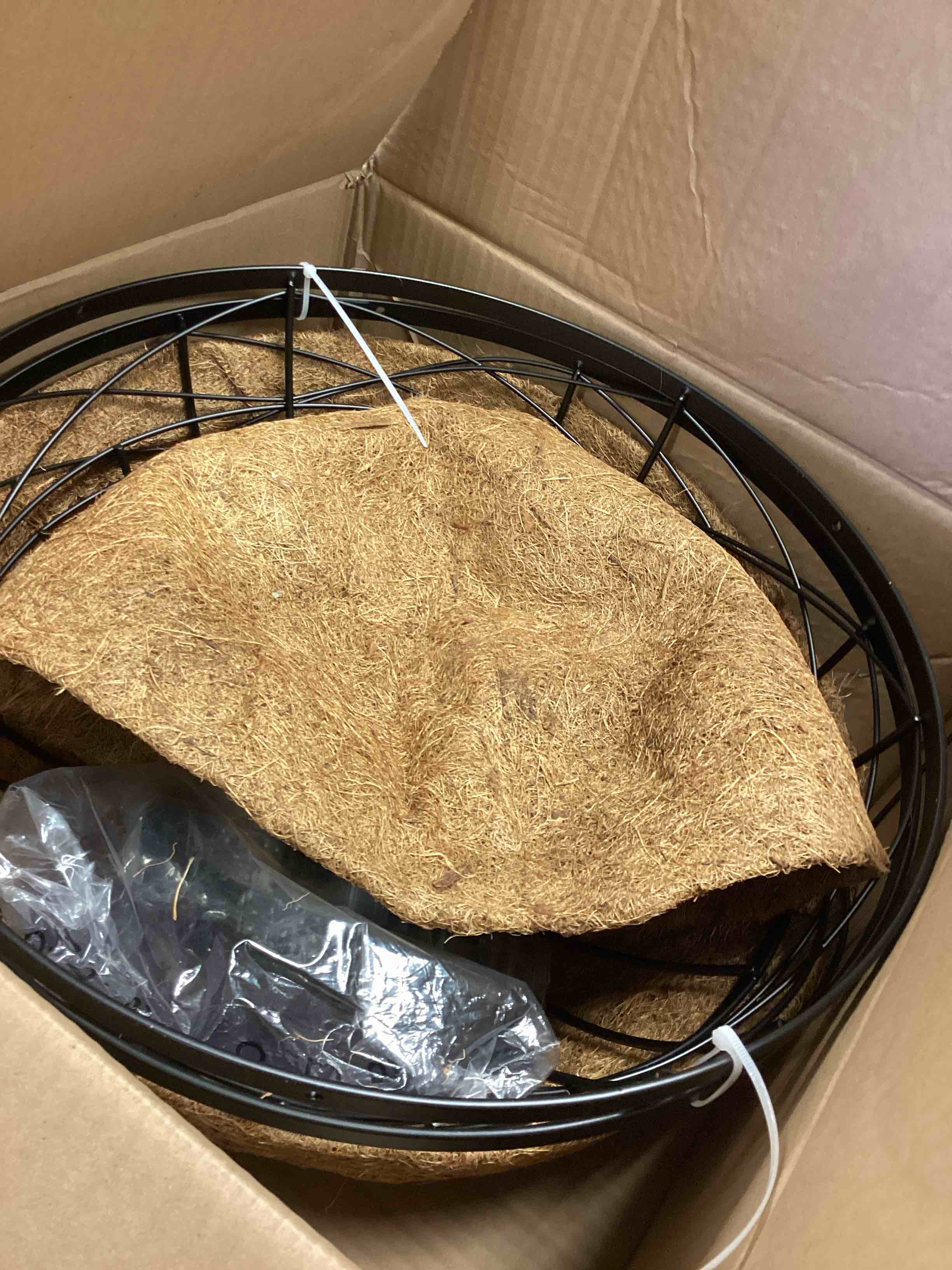 Condition photo showing Good Condition for 2 Pack 16 Inch Hanging Planters for Outdoor Plants Metal Wire Flower Baskets with Coco Liner & Plastic Saucer Large Deep Hanging Plant Pots for Porch Balcony Garden Décor 16 Inch 2 Pack-black