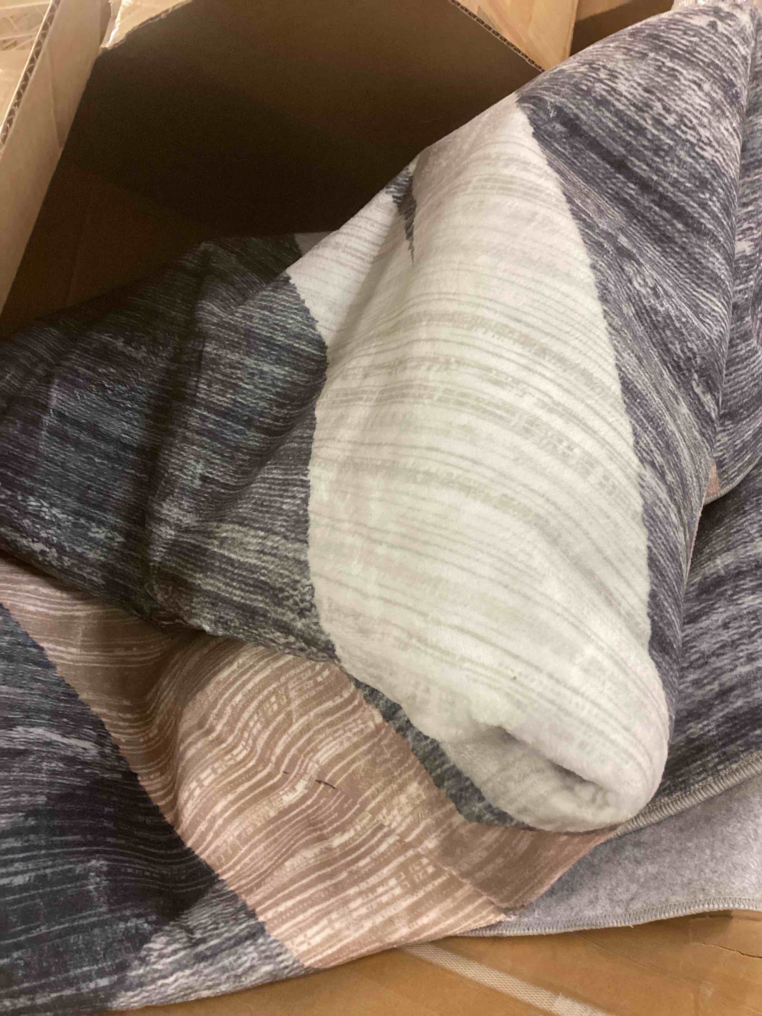 Condition photo showing Good Condition for 8x10 Rugs for Living Room, Bedroom, Machine Washable Rug Soft Non Slip Non Shedding Area Rug - Blue, 8'x10'