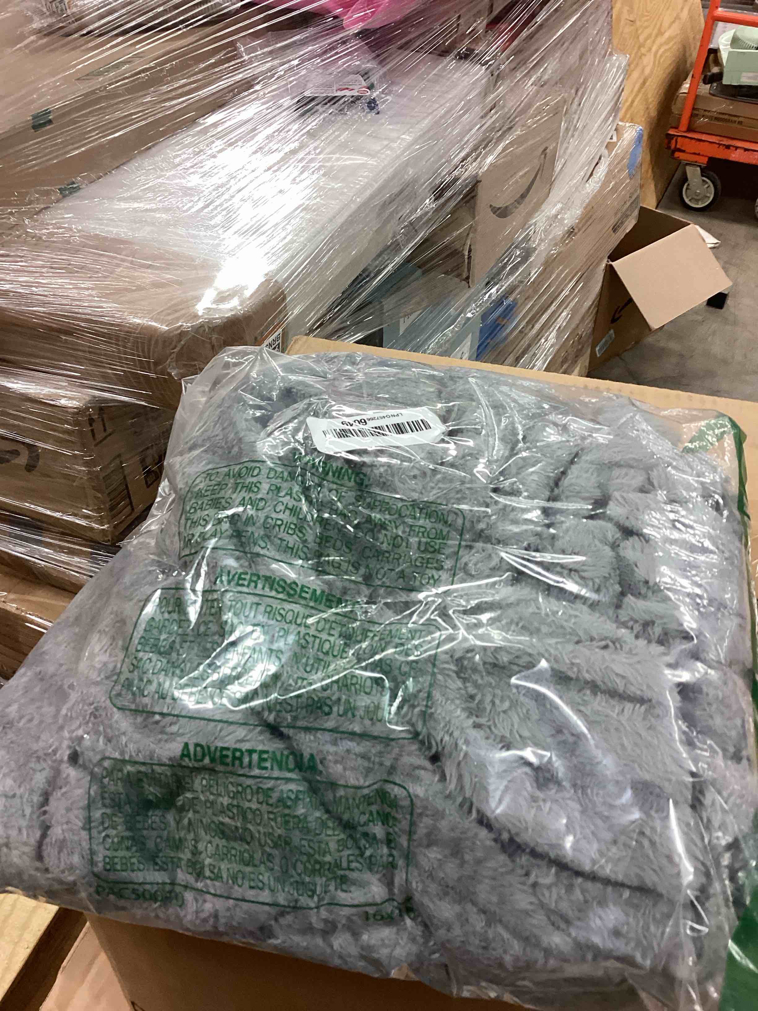 Condition photo showing New/Like New for Bedsure GentleSoft Frost Gray Fleece Blanket for Couch - Cozy Soft Blankets for Women, Cute Small Throws for Girls, 50x60 Inches Frost Gray Throw (50" x 60")