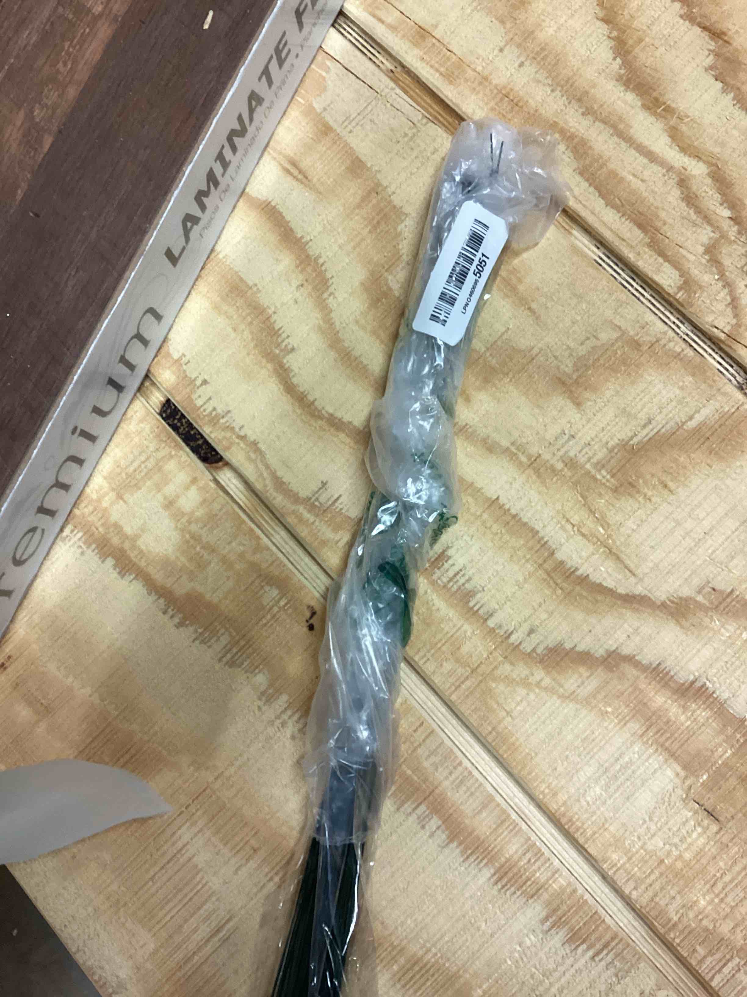 Condition photo showing Good Condition for 200 PCS 22 Gauge Floral Stem Wire Flower Arrangements and DIY Crafts,Dark Green,Floral Wire for Florist Flower Arrangement 16 Inches,Diameter:0.03 inch