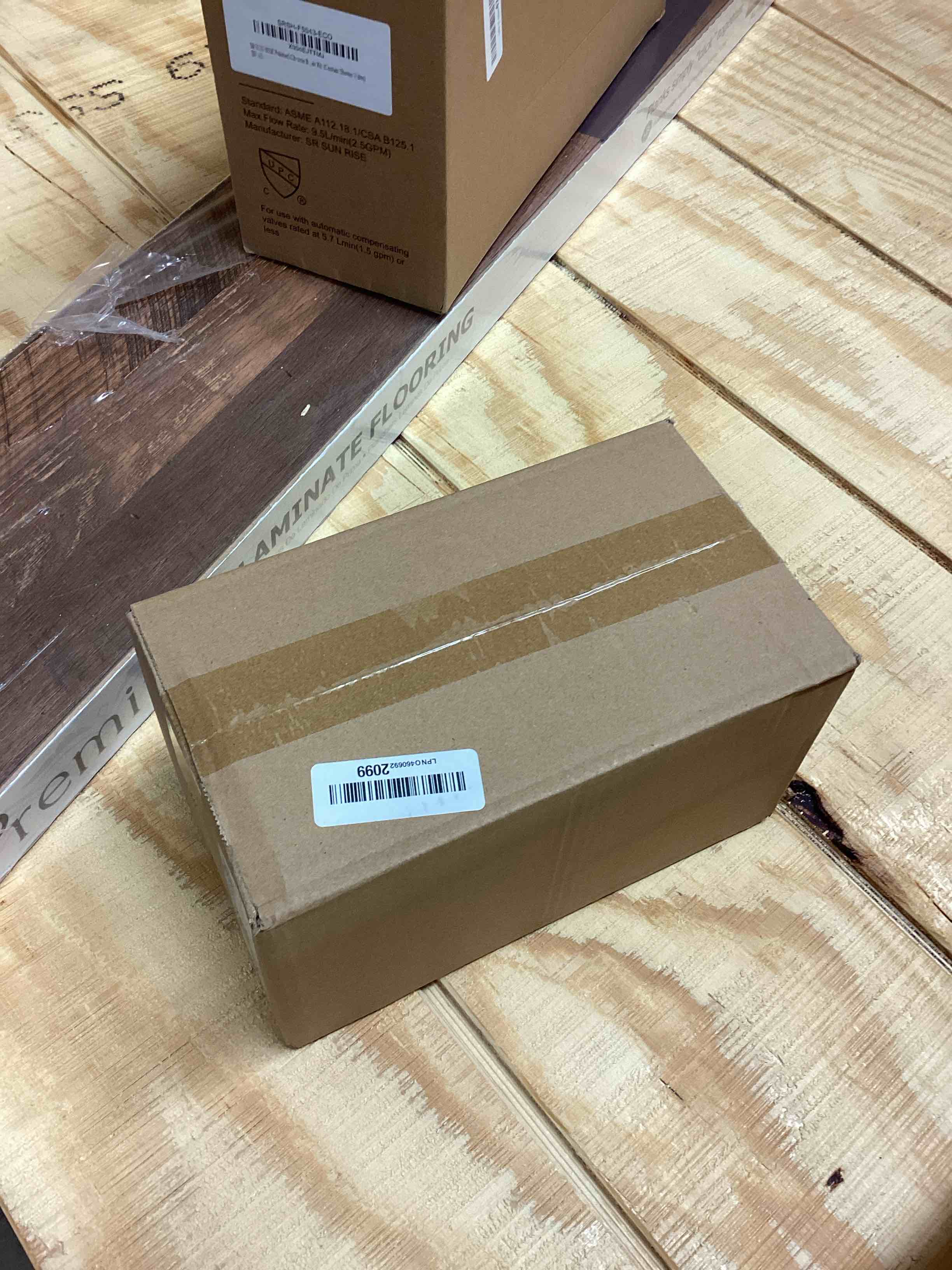 Condition photo showing Good Condition for DAZONGE Halloween Decorations, Pack of 3 Wall Mounted Creepy Reaching Hands with Lighted Candles, Life-Sized Horror Hands for Gothic Wall Decorations, Scary Halloween Decorations Indoor set 1