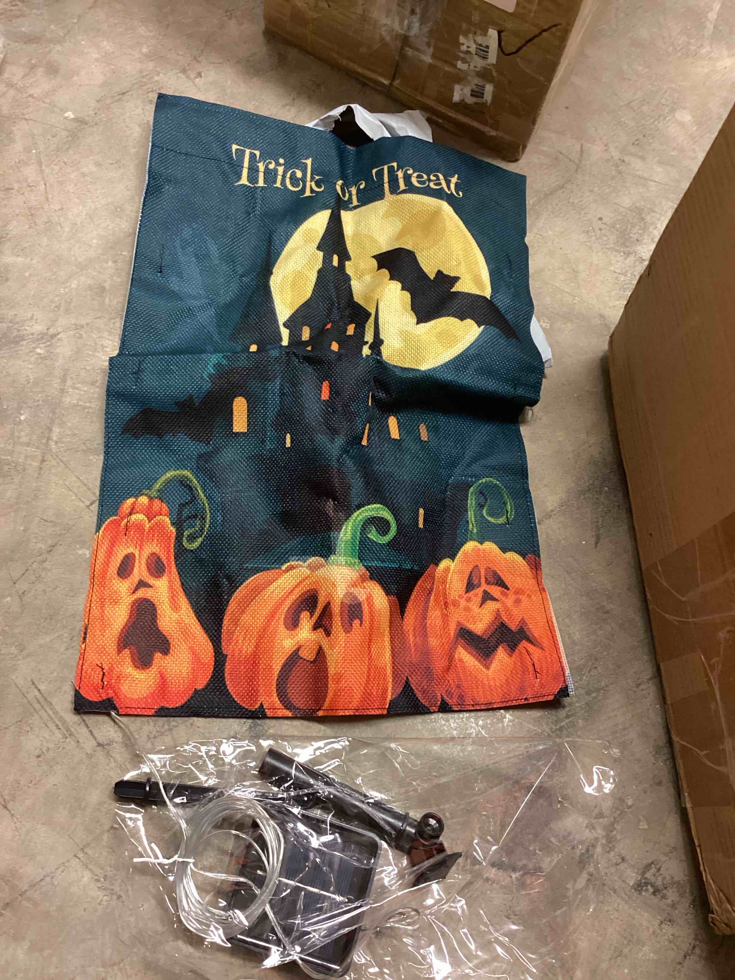 Condition photo showing New/Like New for 1pc, Vibrant Halloween Pumpkin Garden Flag with Solar String Light - 18x12 Inch Reversible Outdoor Decoration Lawn Flag - Durable, Weather-Resistant, Easy-to-Install Yard Flag for Home Decor, Perfect for Trick-or-Treaters and Fall Season