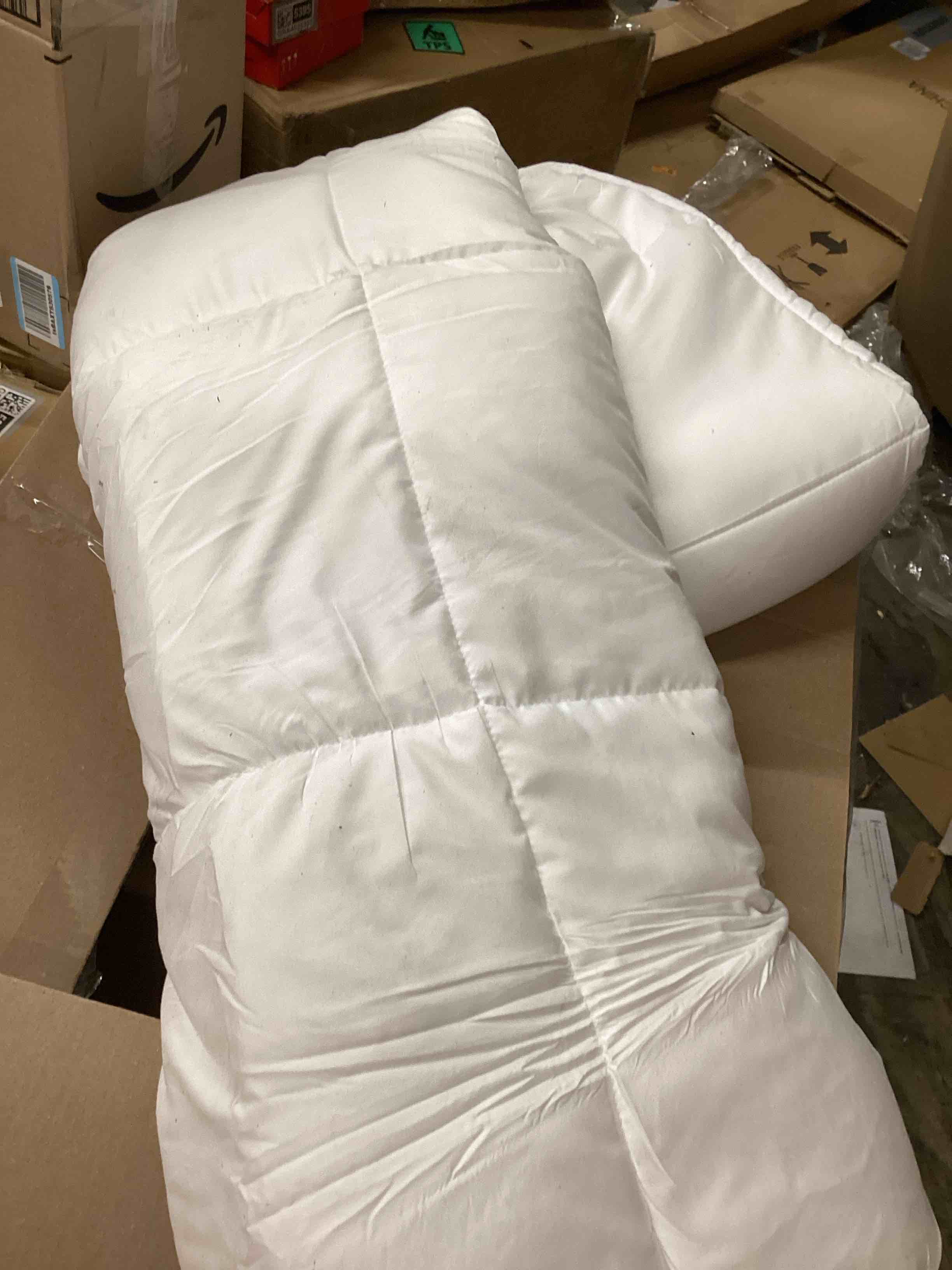 Condition photo showing As Is for Down Fibers Comforter Queen Size Thick Winter-Ultra Soft Comforter High Fill Power Comforters,Hotel Collection Fully Duvet Insert with Corner Tabs,Expert-Crafted Even Loft(White,90x90)