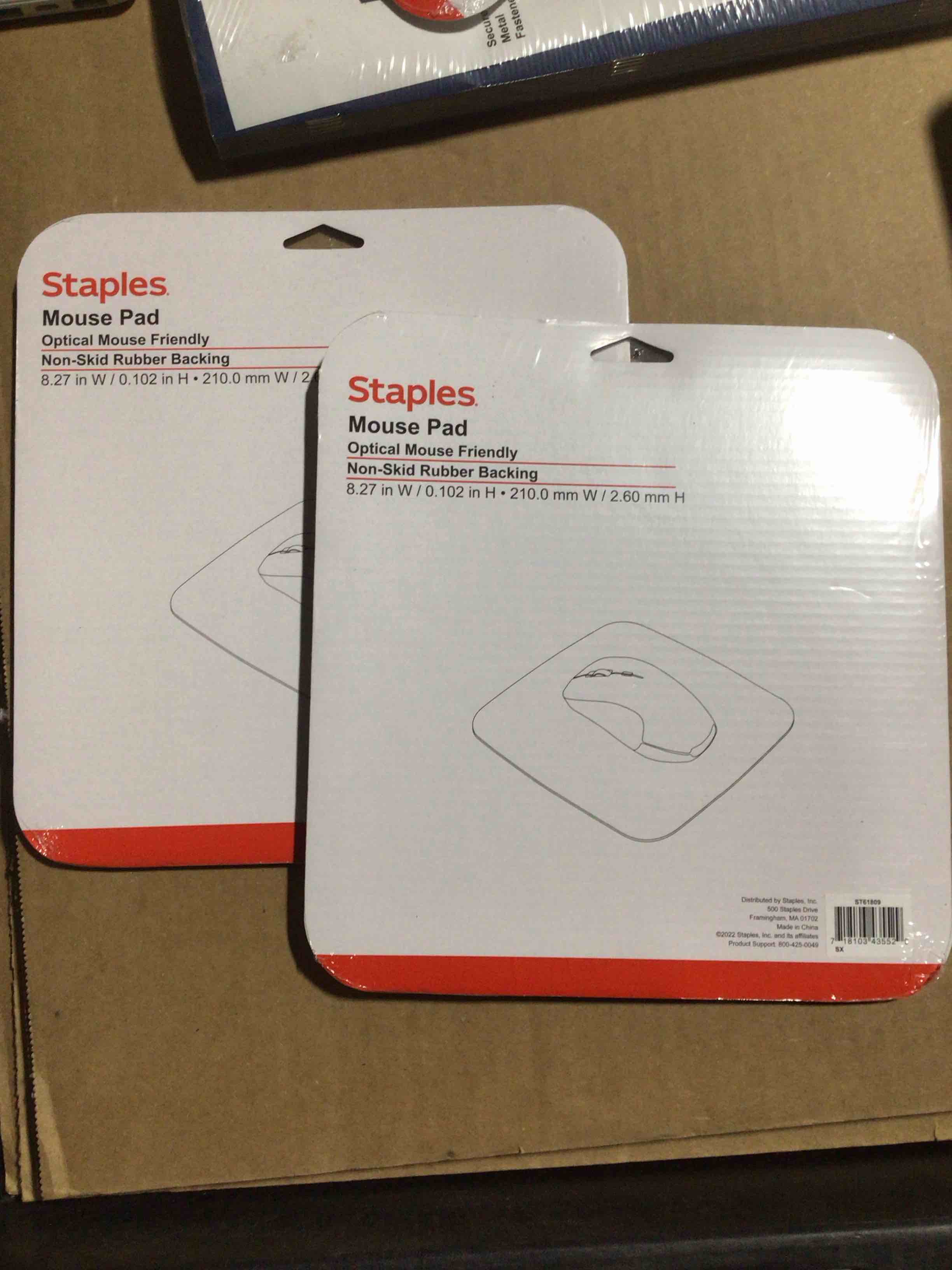 Condition photo showing New/Like New for Pack of 2 Staples Mouse pad