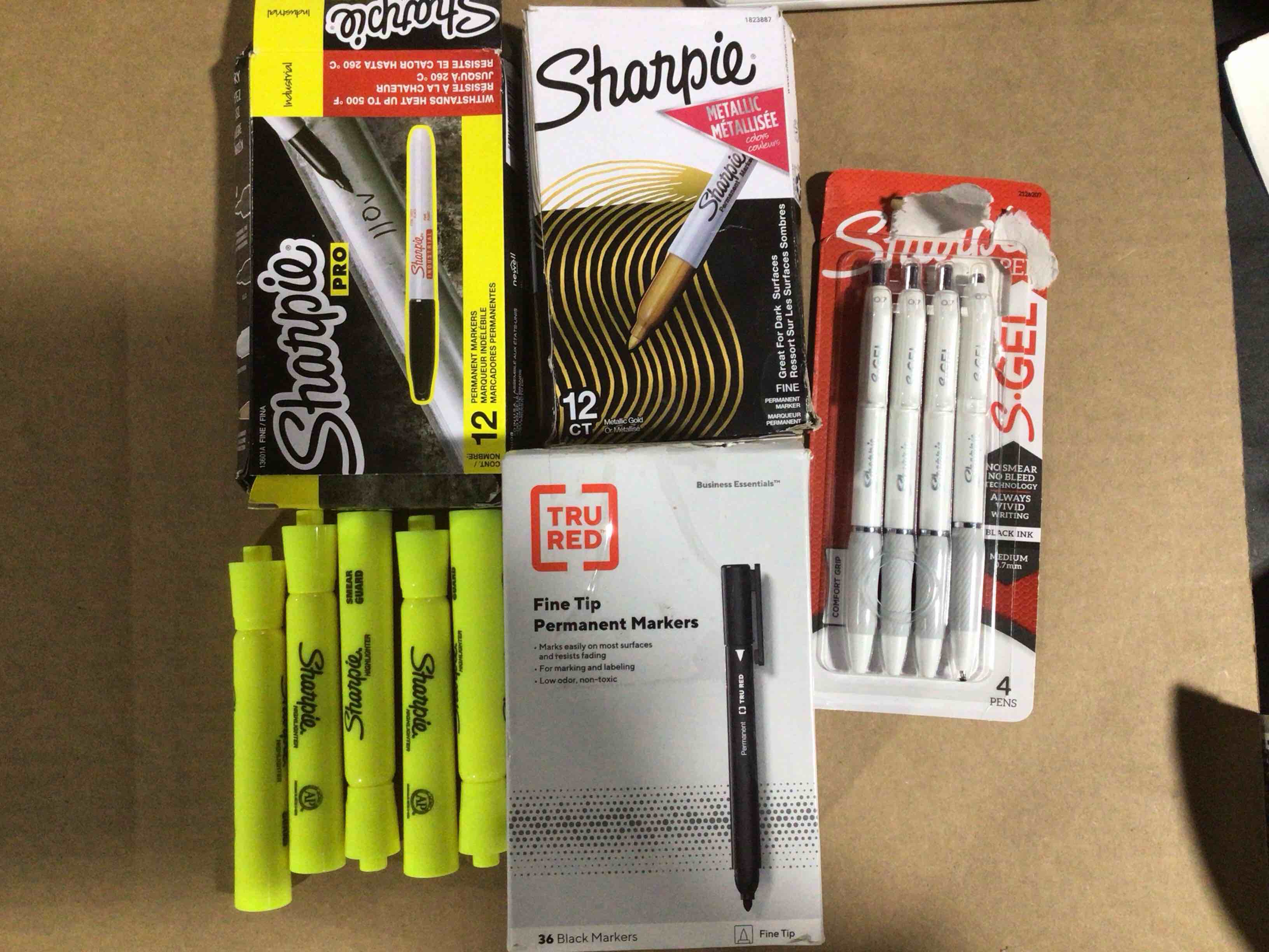 Condition photo showing Good Condition for Assorted markers and highlighters