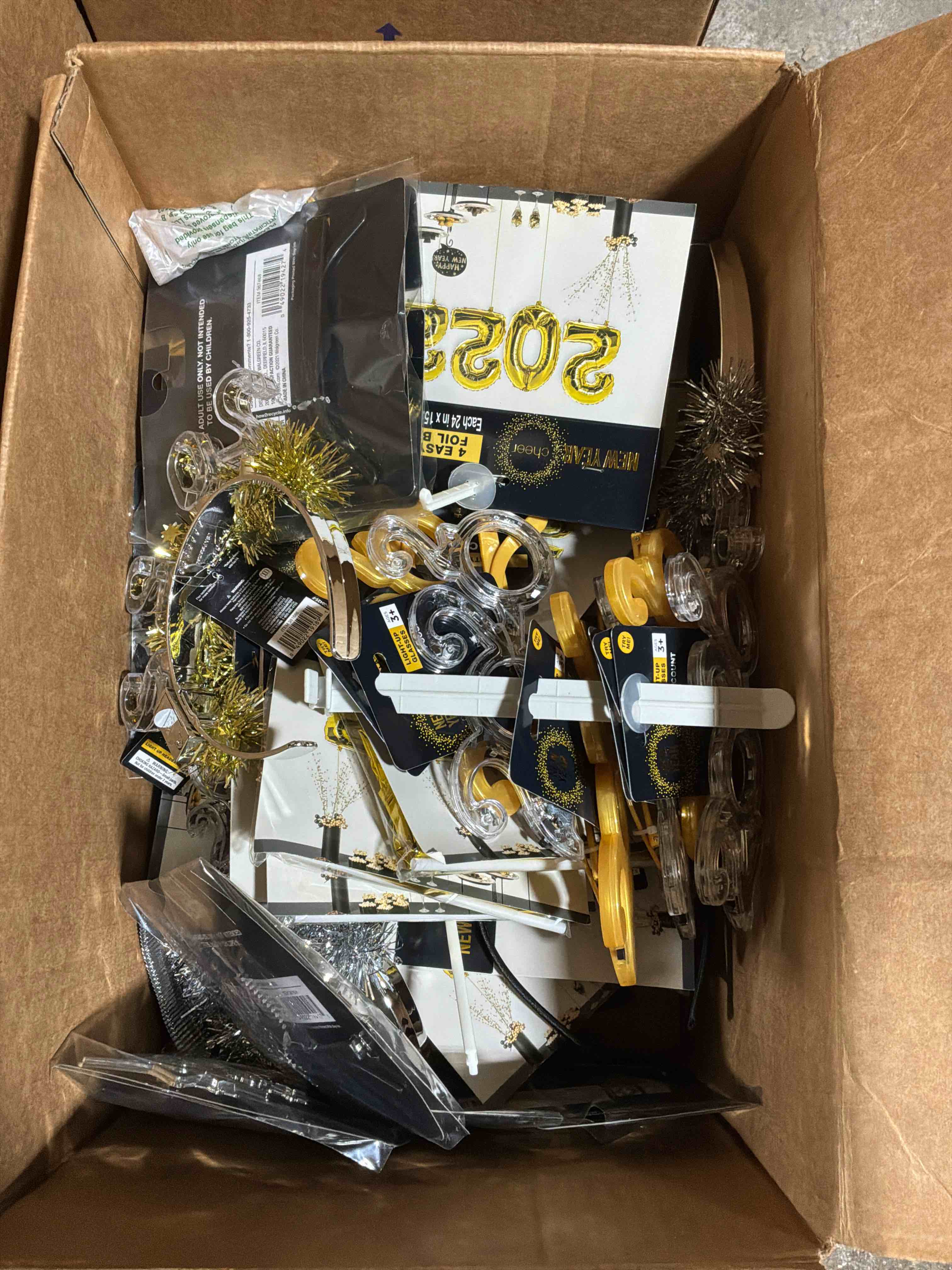 Condition photo showing Good Condition for box lot of miscellaneous items 