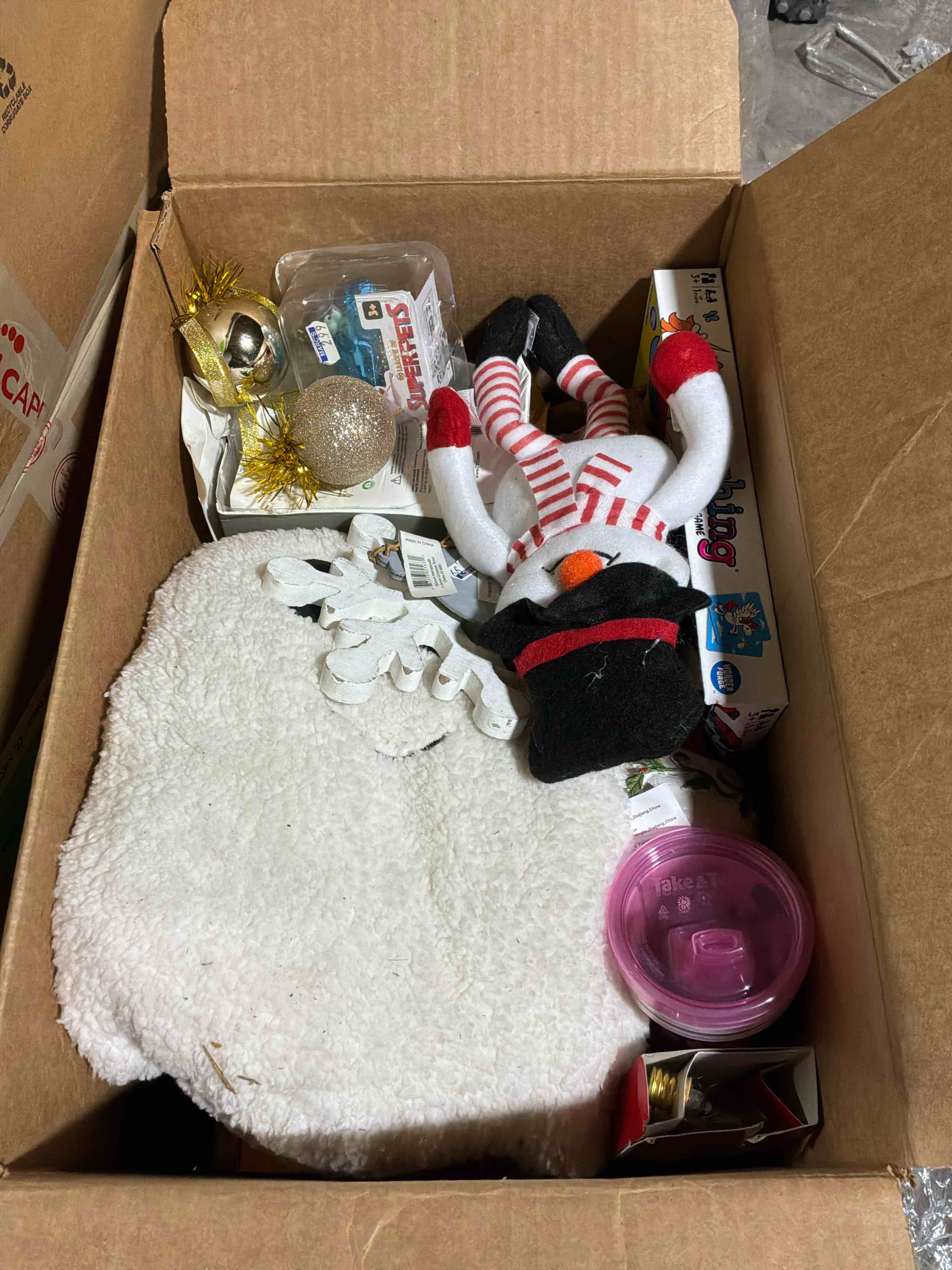 Condition photo showing Good Condition for box lot of miscellaneous items 