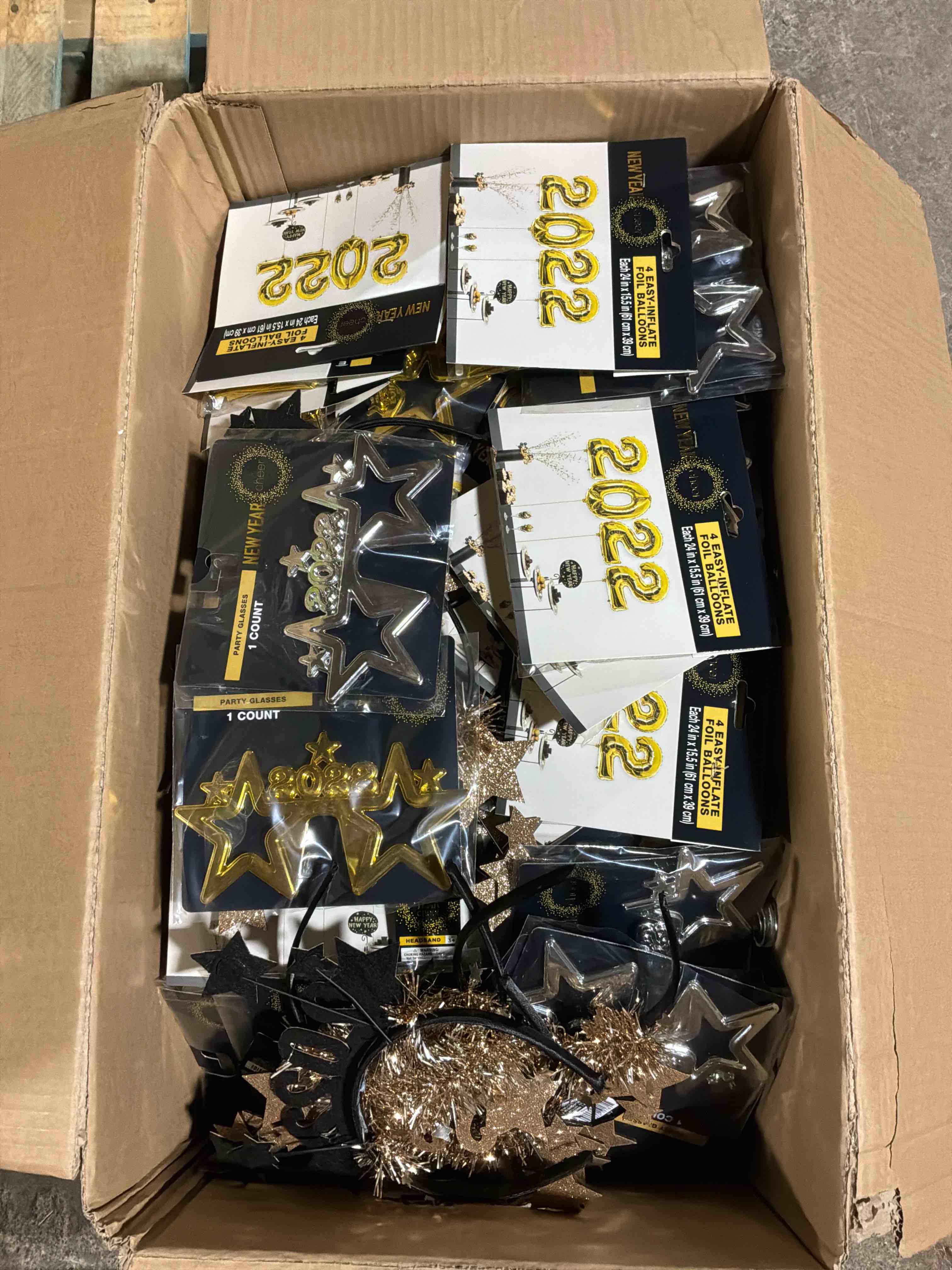 Condition photo showing Good Condition for box lot of miscellaneous items 