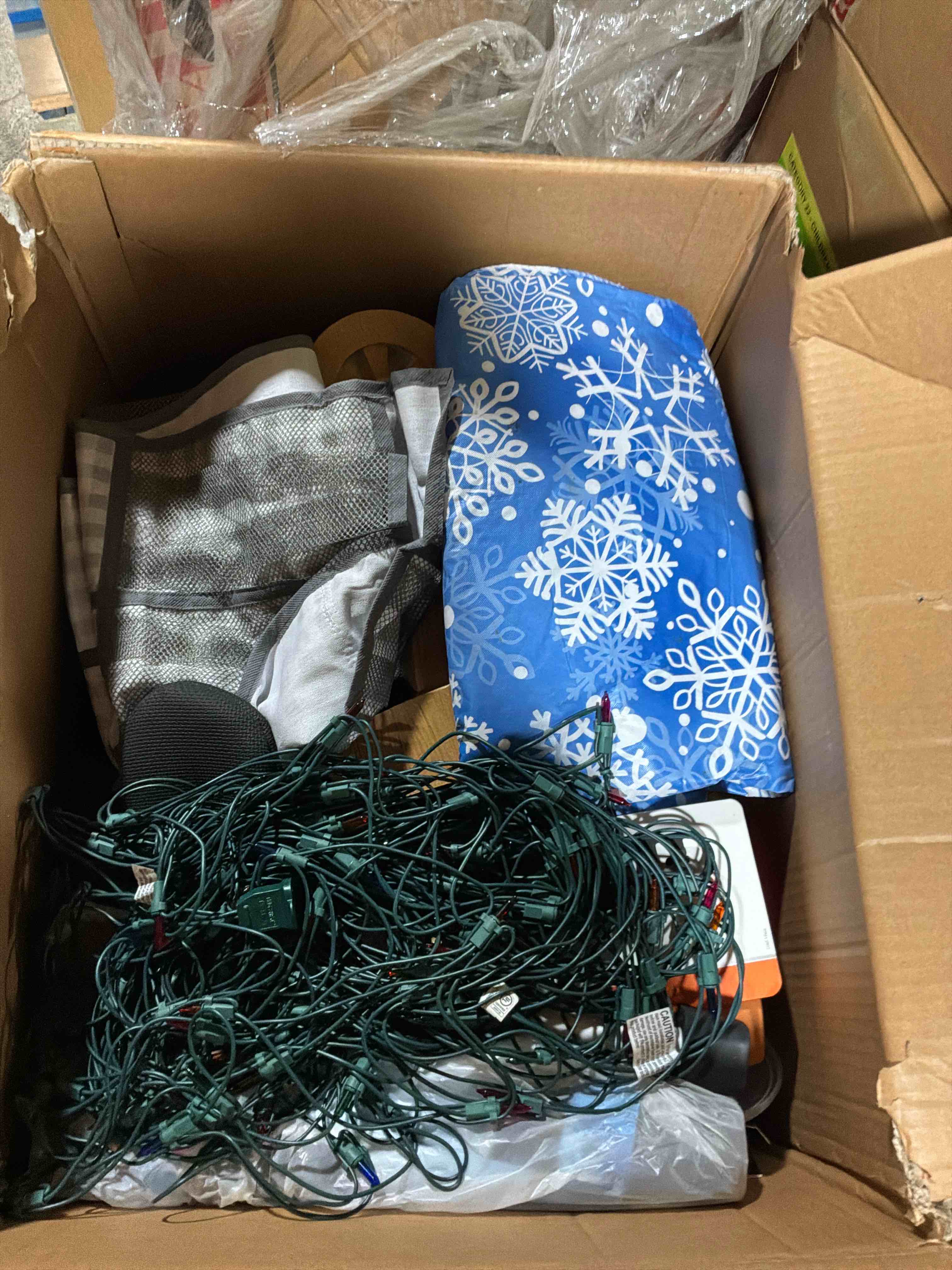 Condition photo showing Good Condition for box lot of miscellaneous items 