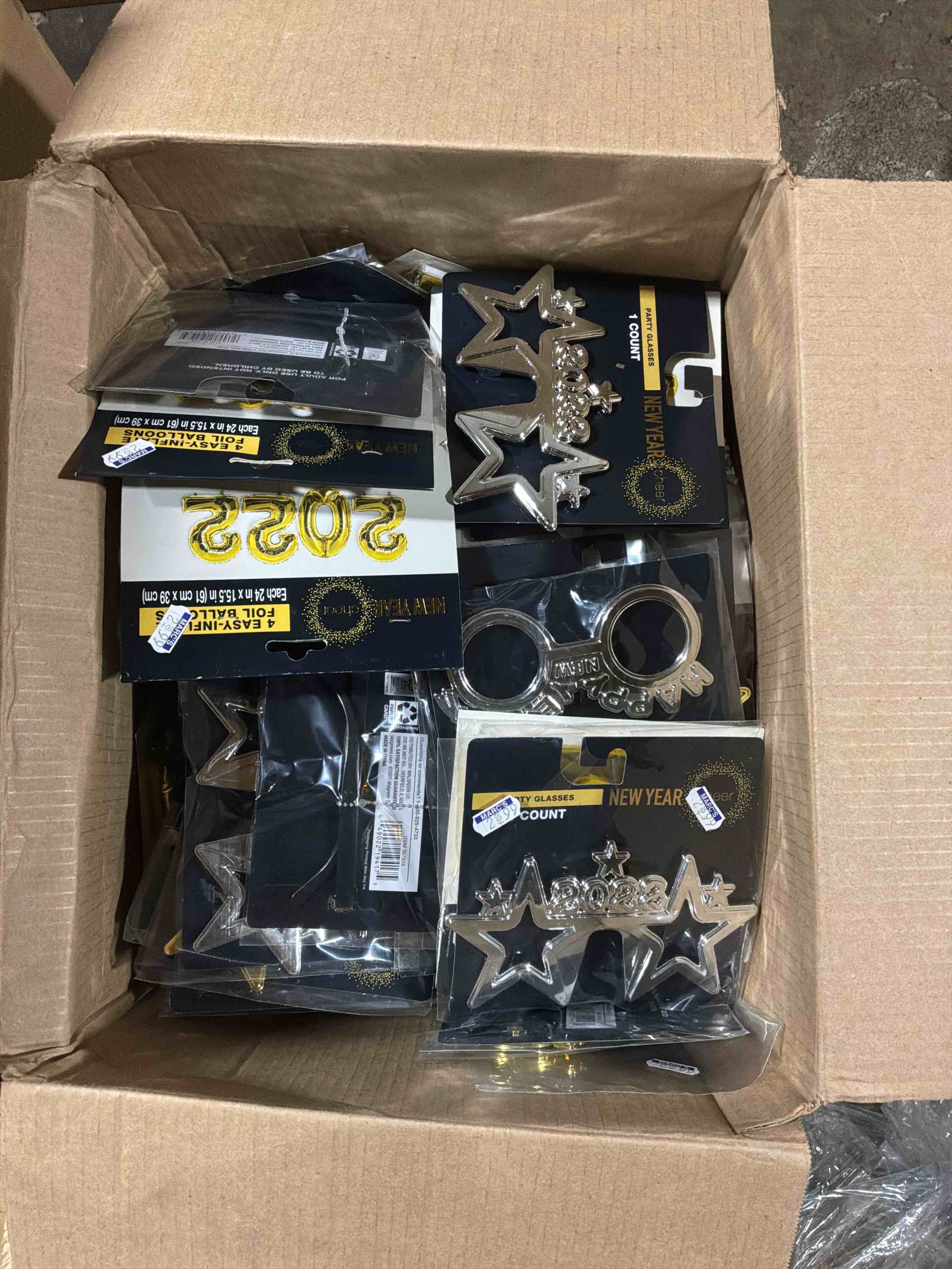 Condition photo showing Good Condition for box lot of miscellaneous items 