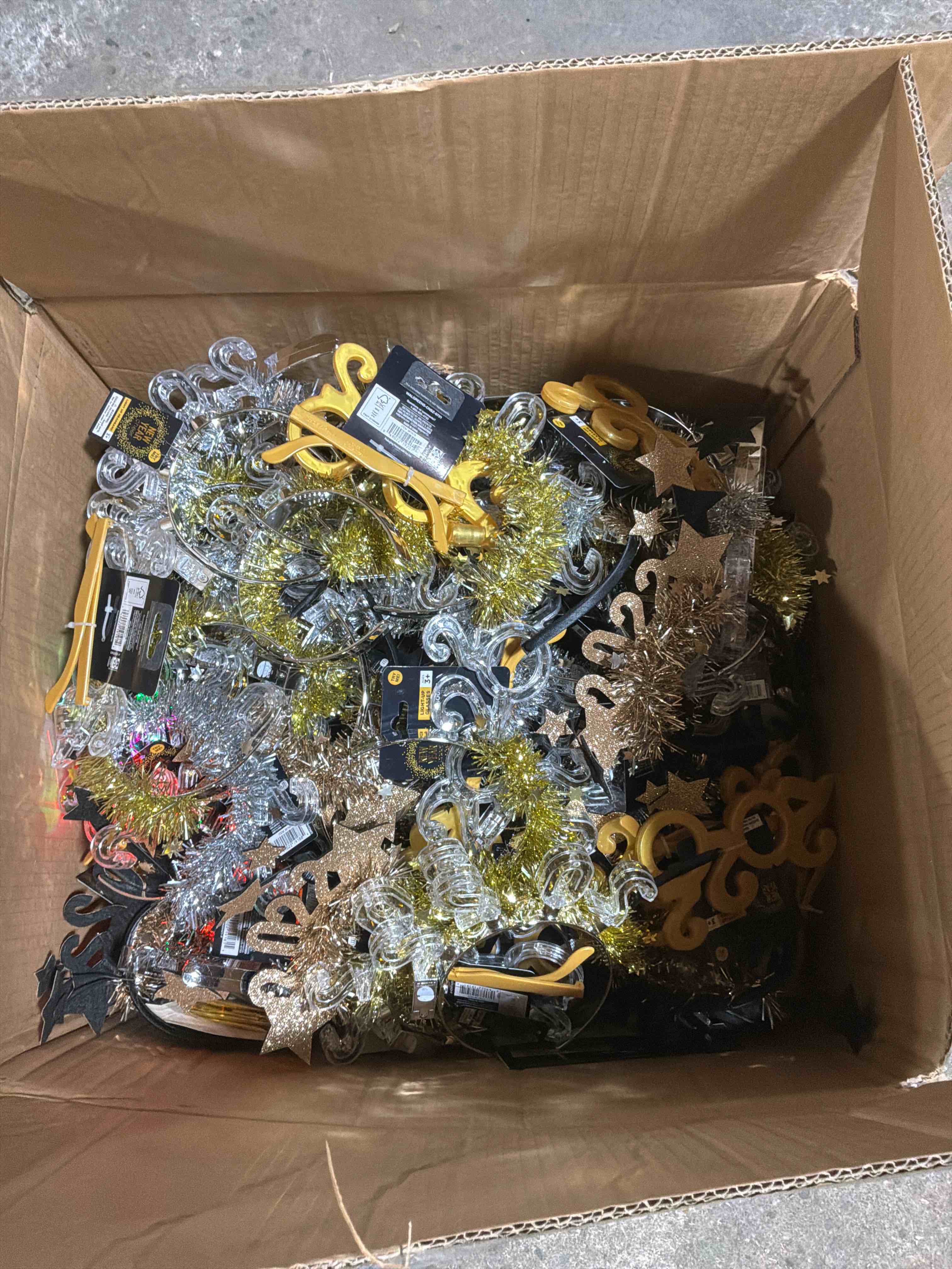 Condition photo showing Good Condition for box lot of miscellaneous items 