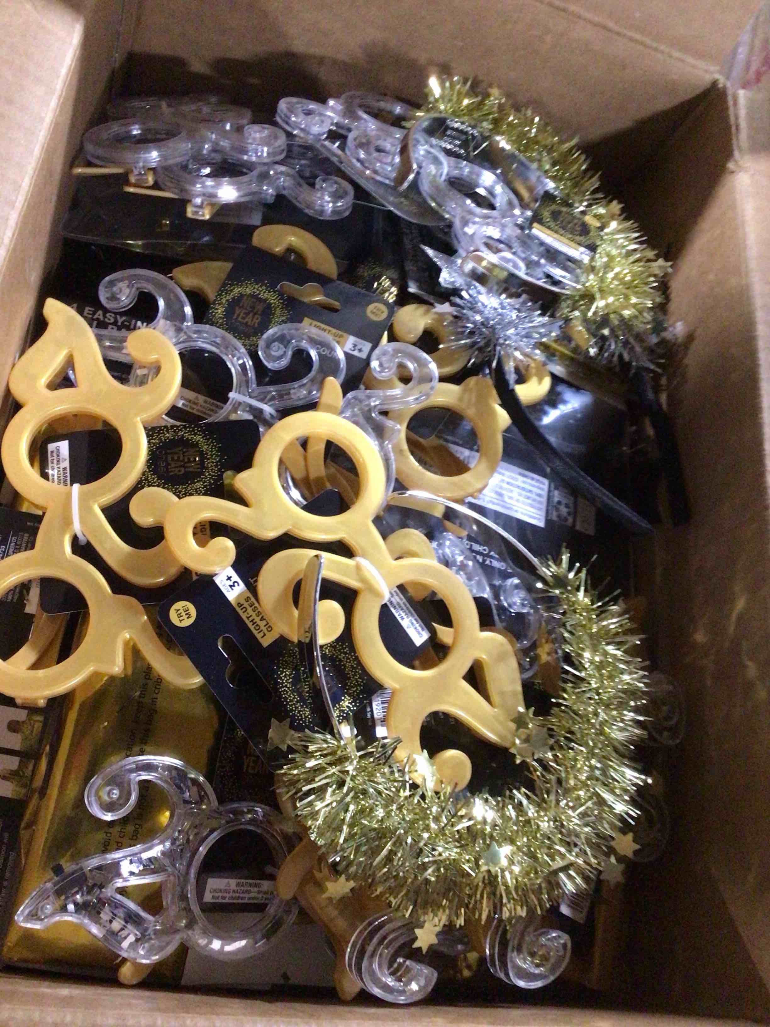 Condition photo showing Good Condition for box lot of miscellaneous items 