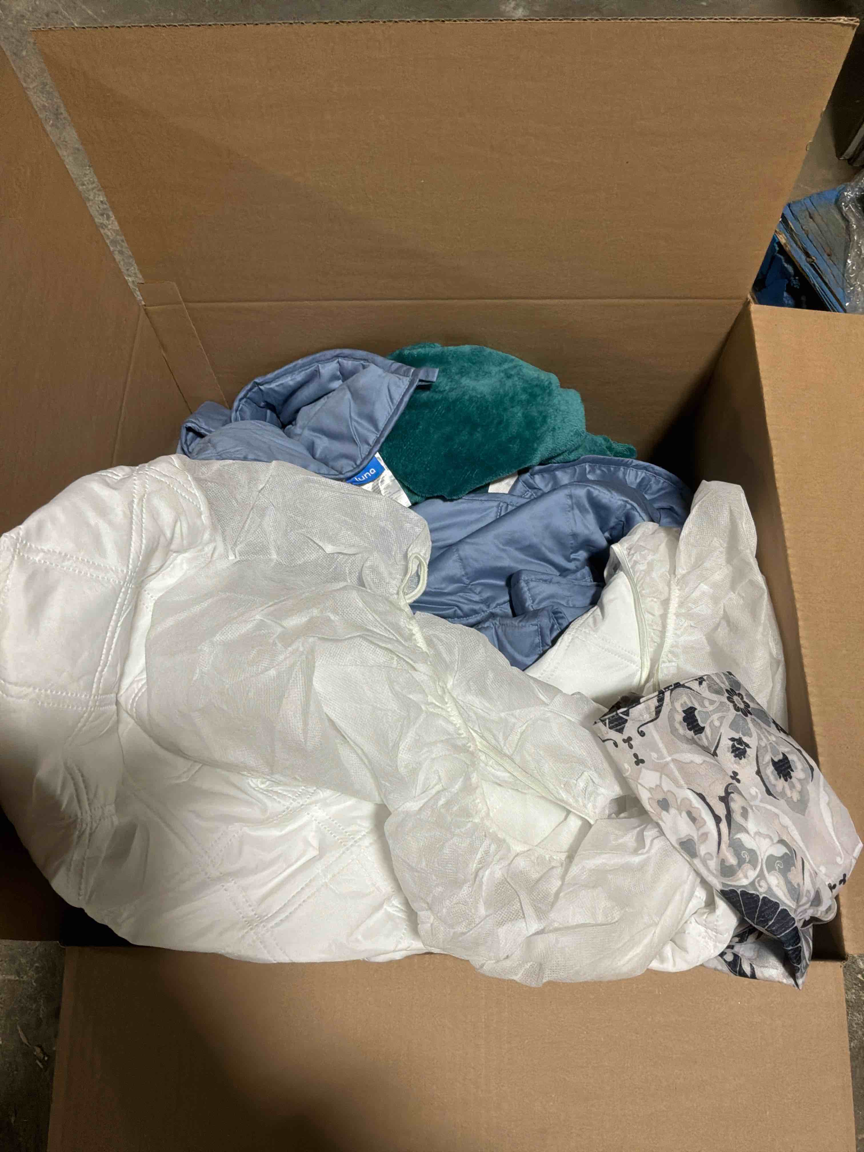 Condition photo showing Good Condition for Box Lot of Assortment Curtains , Towels & blankets 