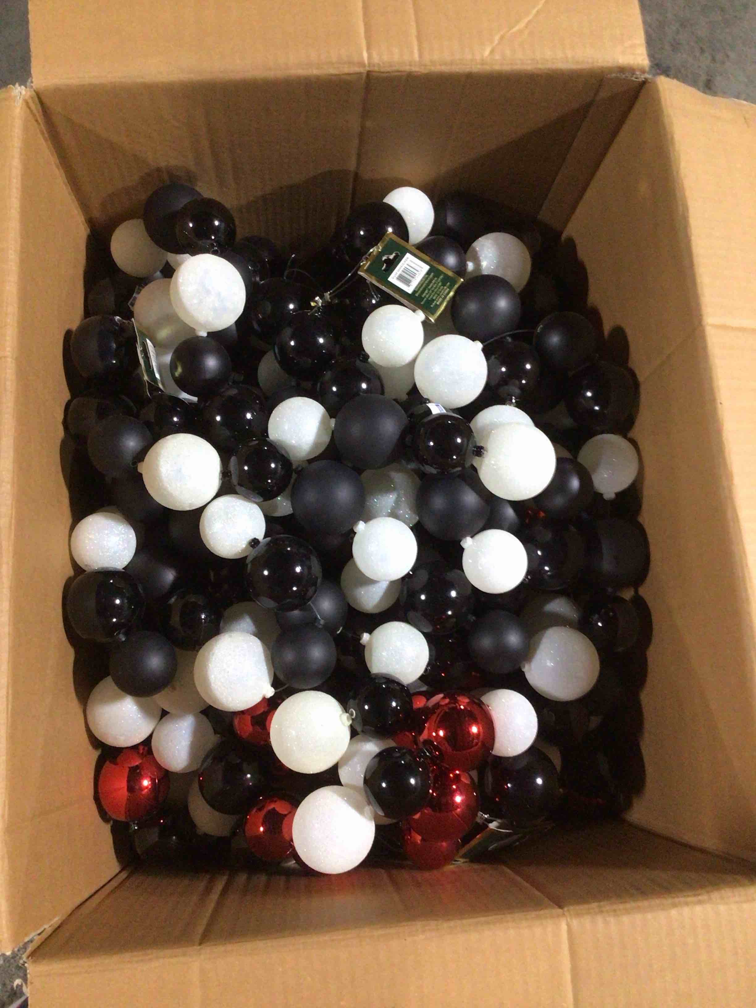 Condition photo showing Good Condition for box lot of miscellaneous items 