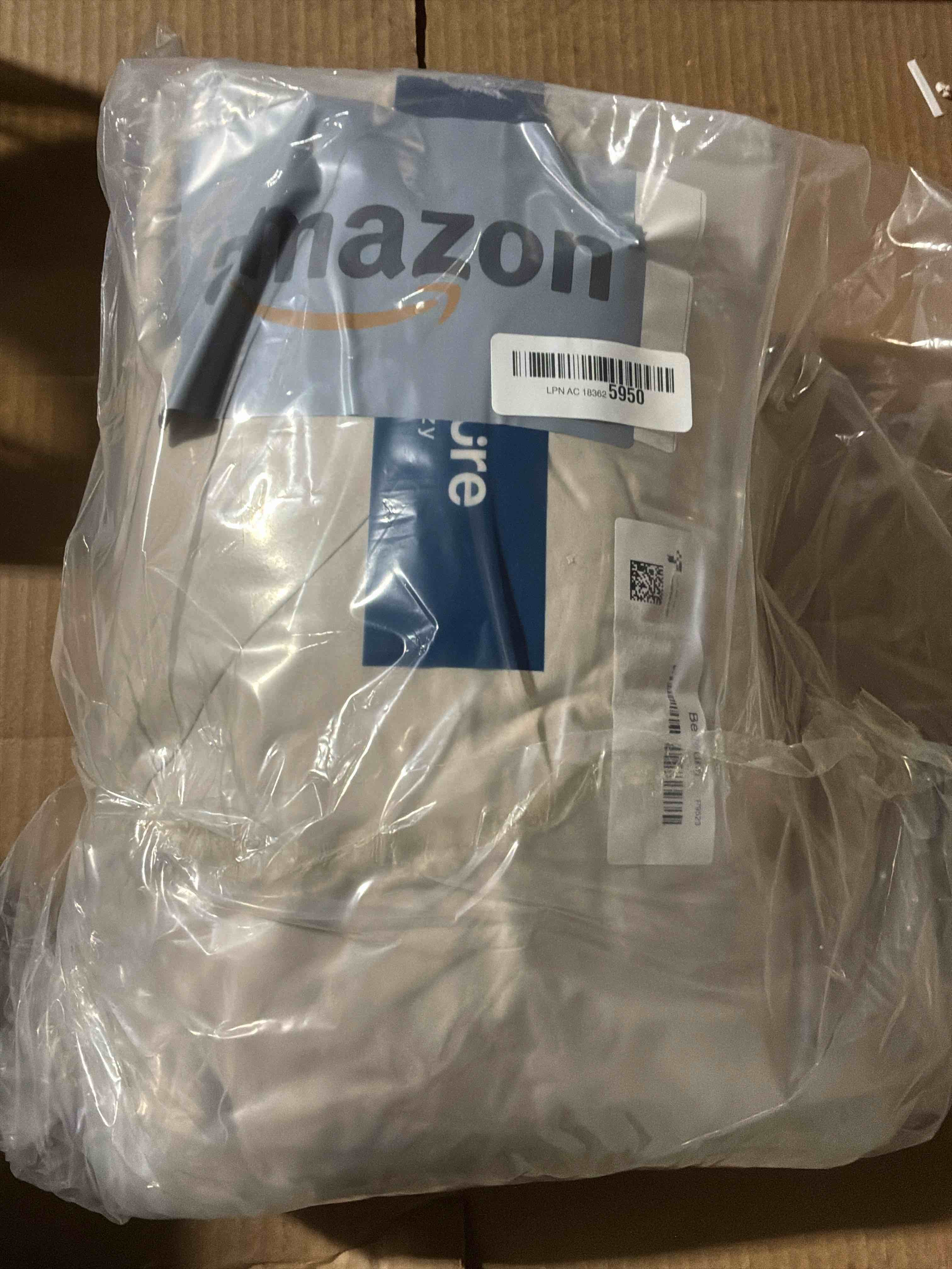 Condition photo showing New/Like New for Bedsure Duvet Cover with Fitted Sheet King - Warm Deep Pocket, Hotel Luxury Soft Double Brushed Bedding Set with Zipper Closure, 1 Duvet Cover, 1 Fitted Sheet, 2 Pillow Shams, NO Comforter, Linen King (104" x 90") 02 - Linen (With Fitted Sheet)