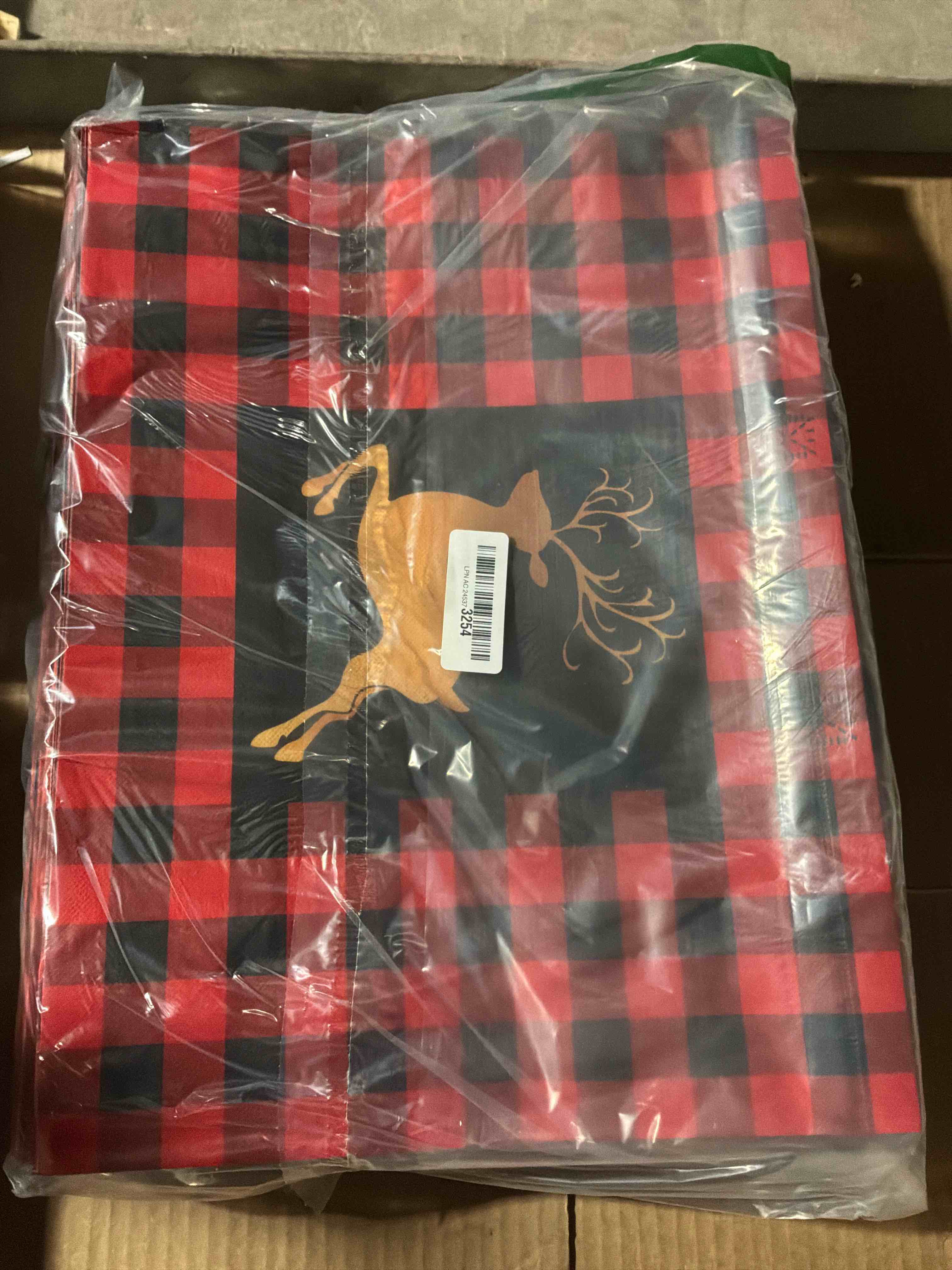 Condition photo showing New/Like New for YANGTE 32 Pack Extra Large Christmas Gift Bags, Reusable Tote Bags with Handle Non-Woven Christmas Grocery Shopping Totes for Holiday Xmas, 16.9 * 12.6 * 6.8"
