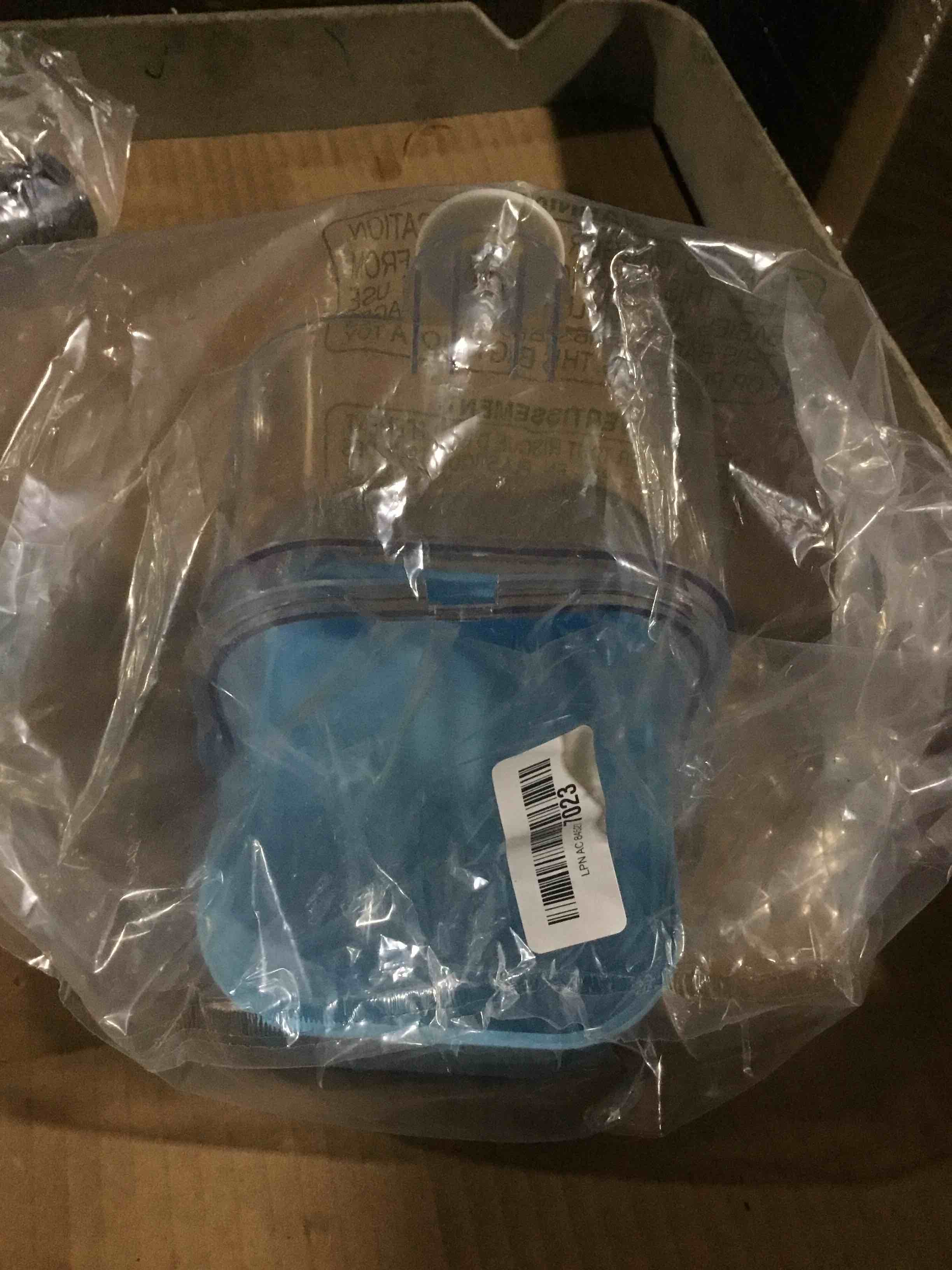 Condition photo showing Good Condition for Bird Bath for Cage, Cleaning Pet Supplies Cockatiel Bird Bathtub with Hanging Hooks for Little Bird Parrots Spacious Parakeets Portable Shower for Most Birdcage(Blue)