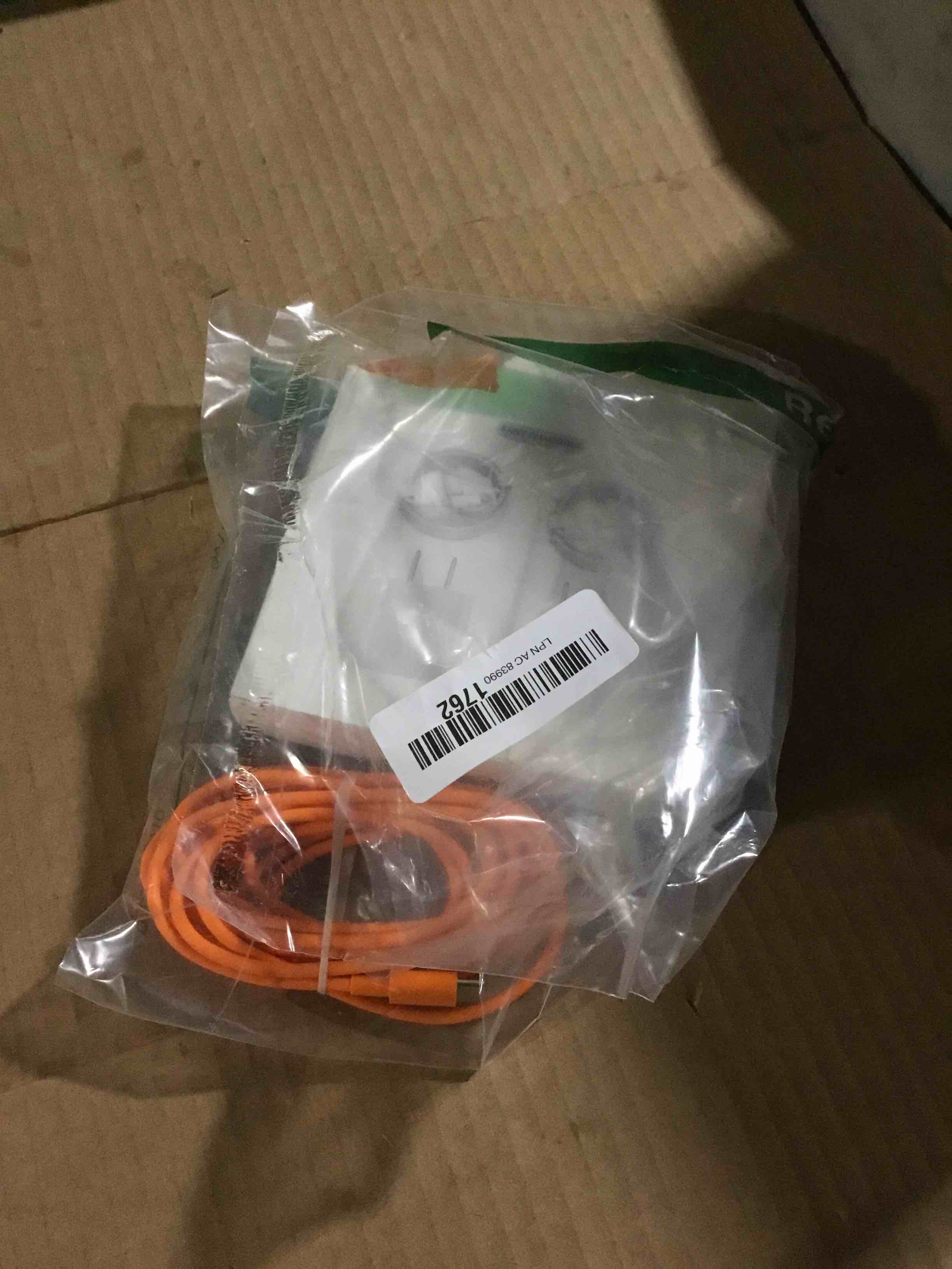 Condition photo showing Good Condition for iPhone Charger Fast Charging 2 Pack 40W USB C Charger Block with 6FT&10FT Long USB C Charging Cable Cord for iPhone 17 Pro Max/17 Pro/17/, 16 15 Pro Max/16 15 Pro/16 15,iPad Pro/Air, Android Phone Orange