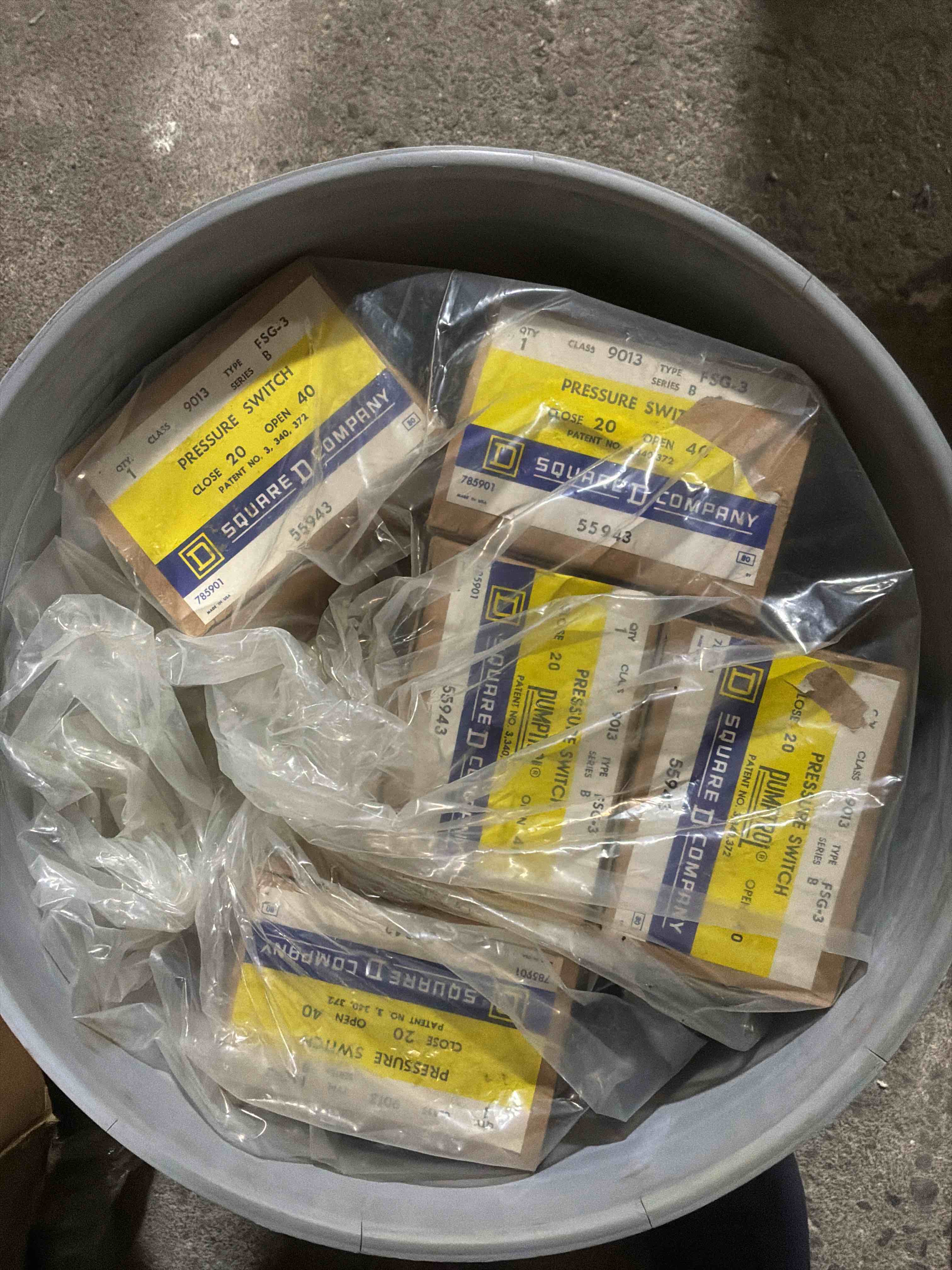 Condition photo showing Good Condition for box lot of miscellaneous items 