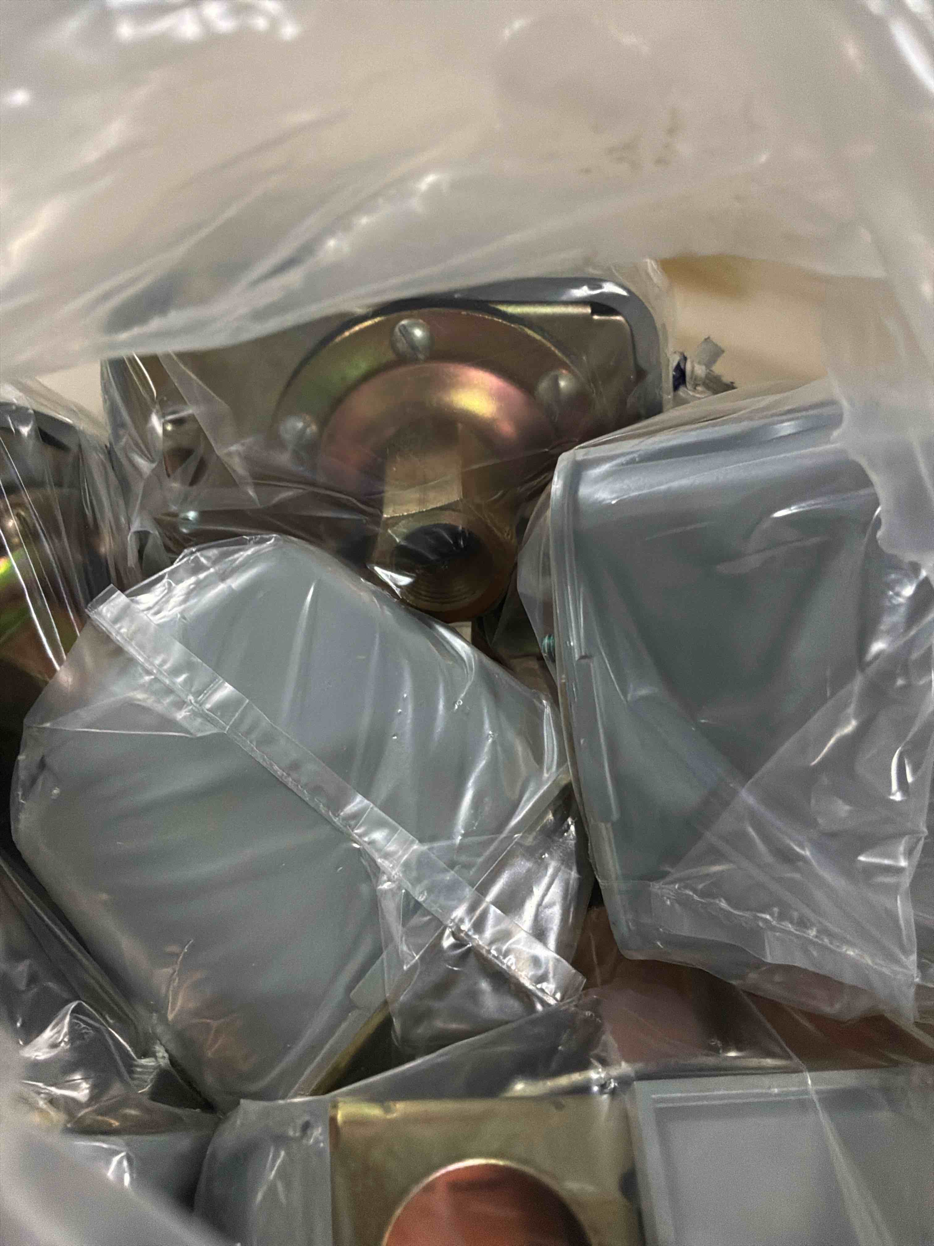 Condition photo showing Good Condition for box lot of miscellaneous items 