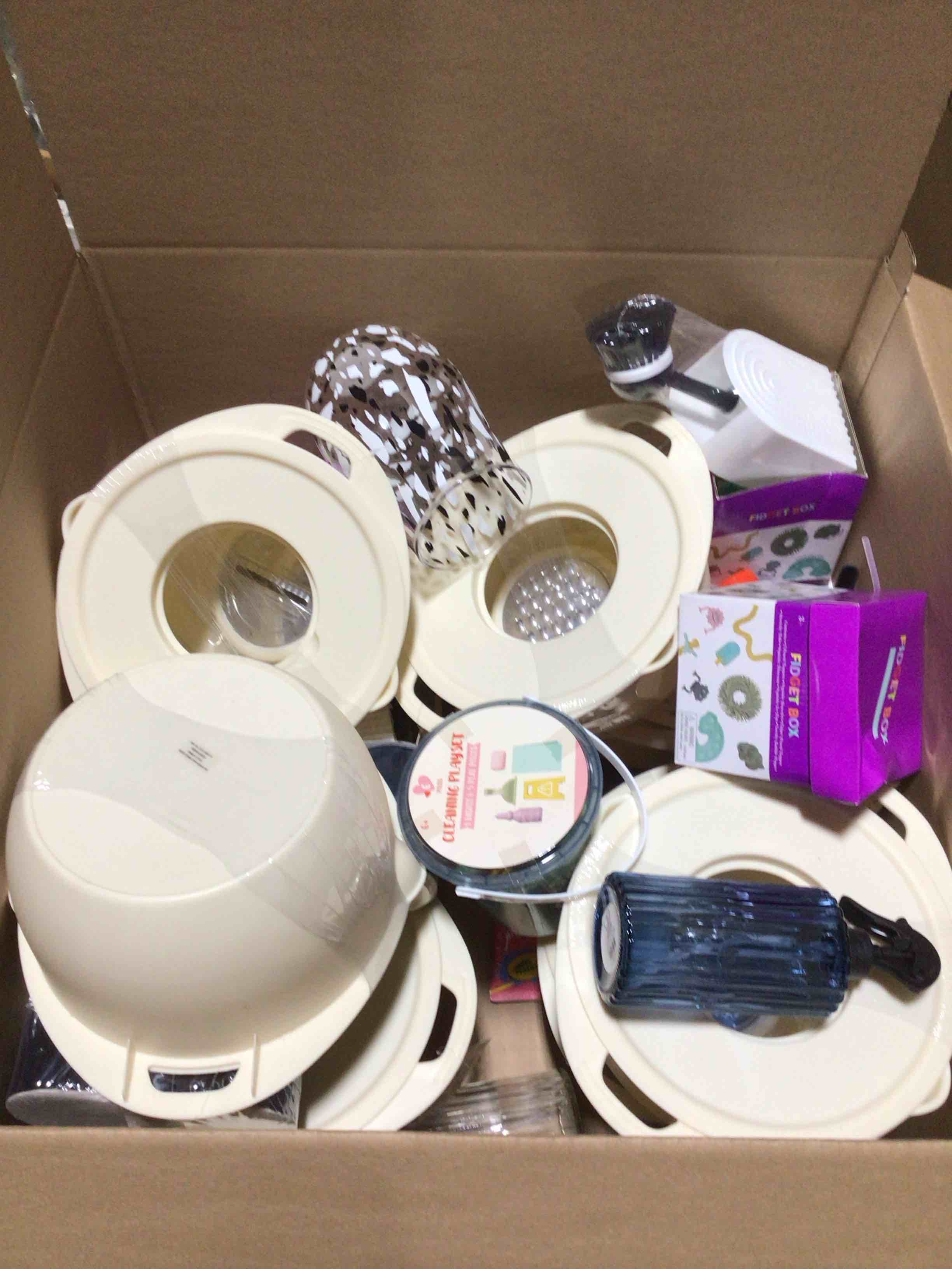 Condition photo showing Good Condition for box lot of miscellaneous items 