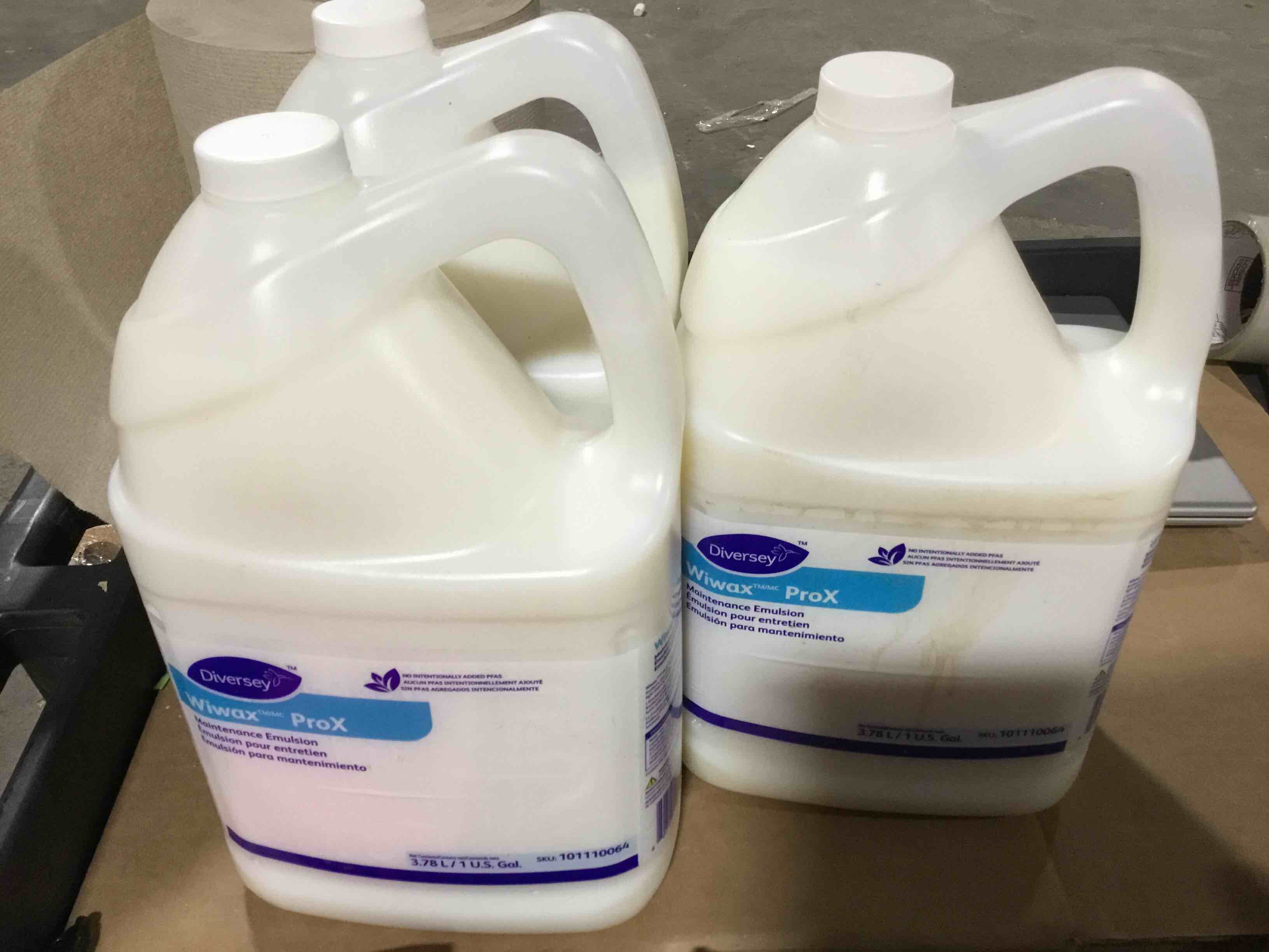 Condition photo showing New/Like New for DVO101110064 1 gal Wiwax ProX Maintenance Emulsion - Case of 3