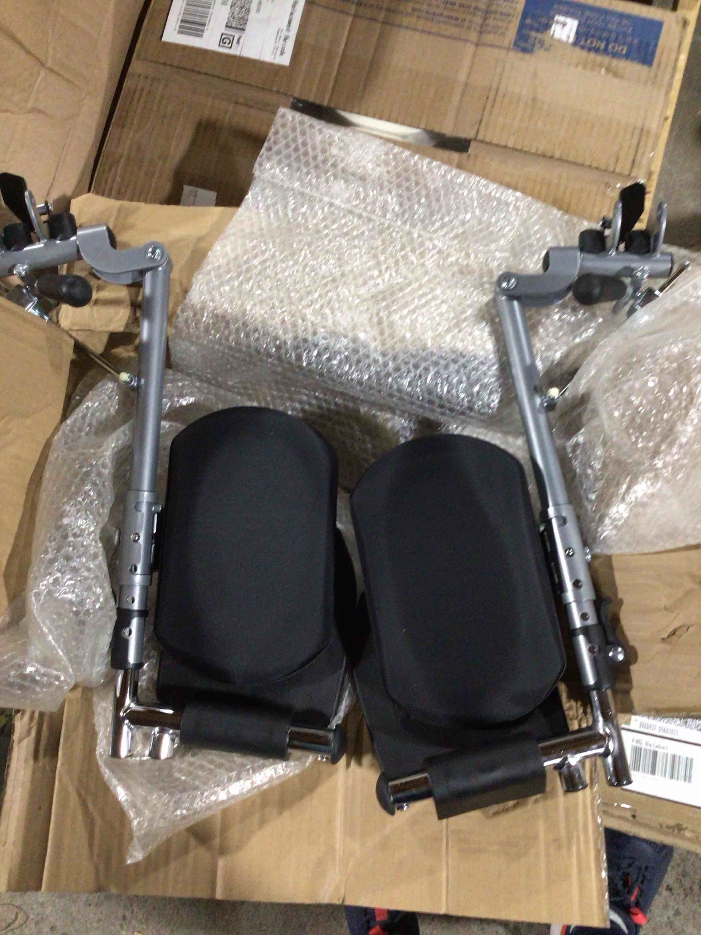 Condition photo showing New/Like New for Wheelchair Heavy Duty elevating Legs,Heavy Duty Wheelchair elevating Legs,Aluminum Footplates,Compatible with Most Bariatric Heavy Duty Wheelchairs and Transport Chairs of All Brands,1Pr Chrome