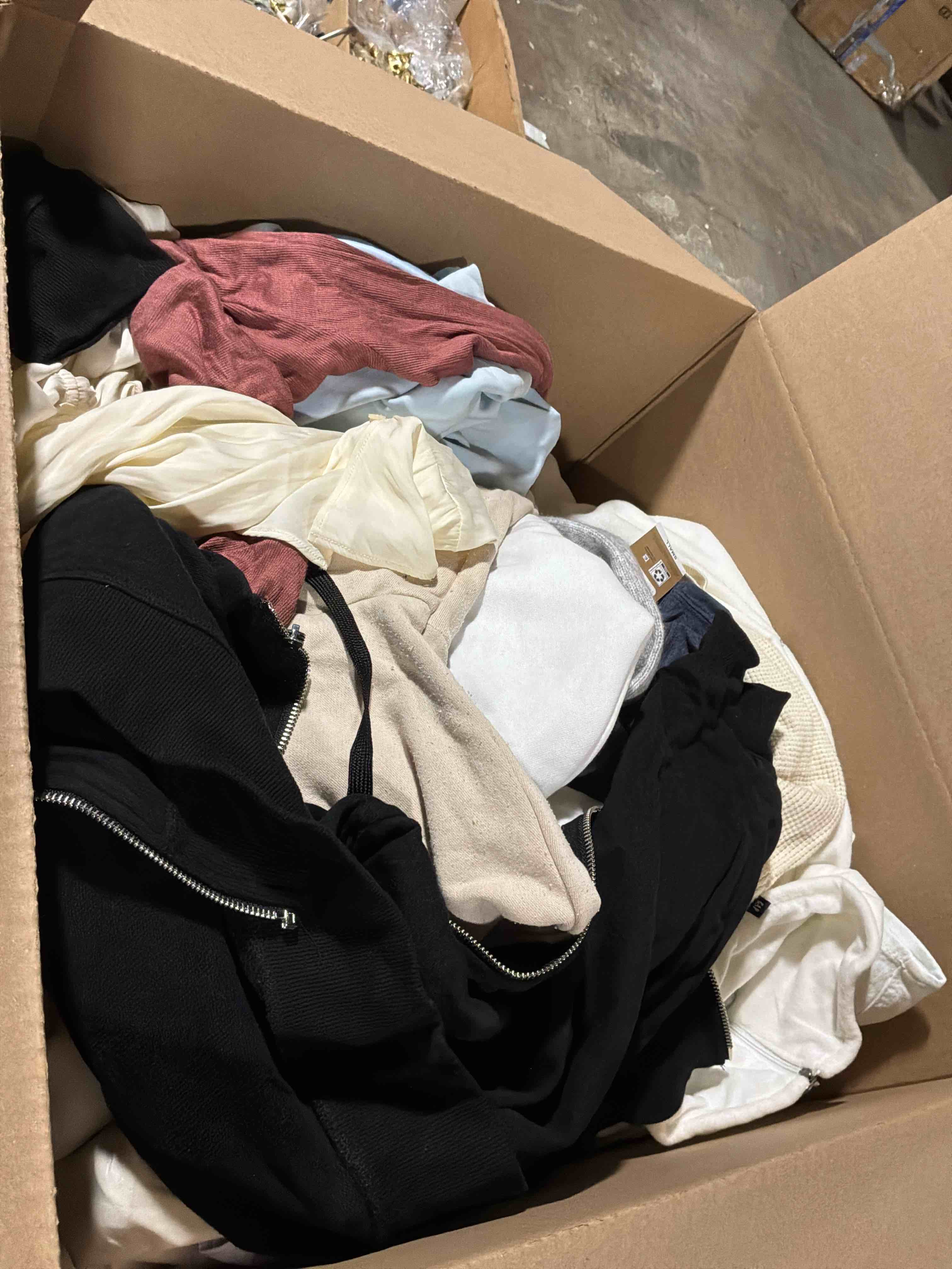 box lot of new clothes (30pcs)