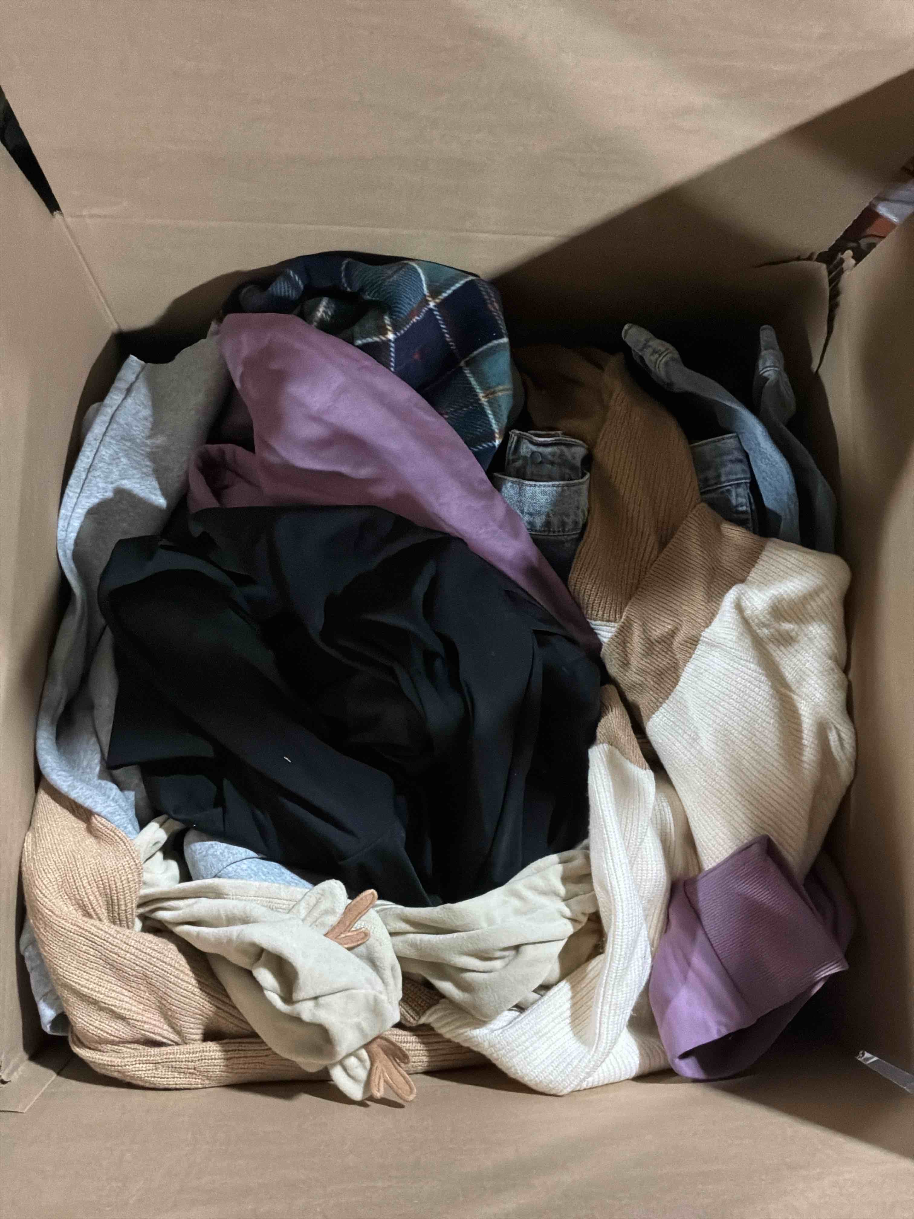 box lot of new clothes (35pcs)