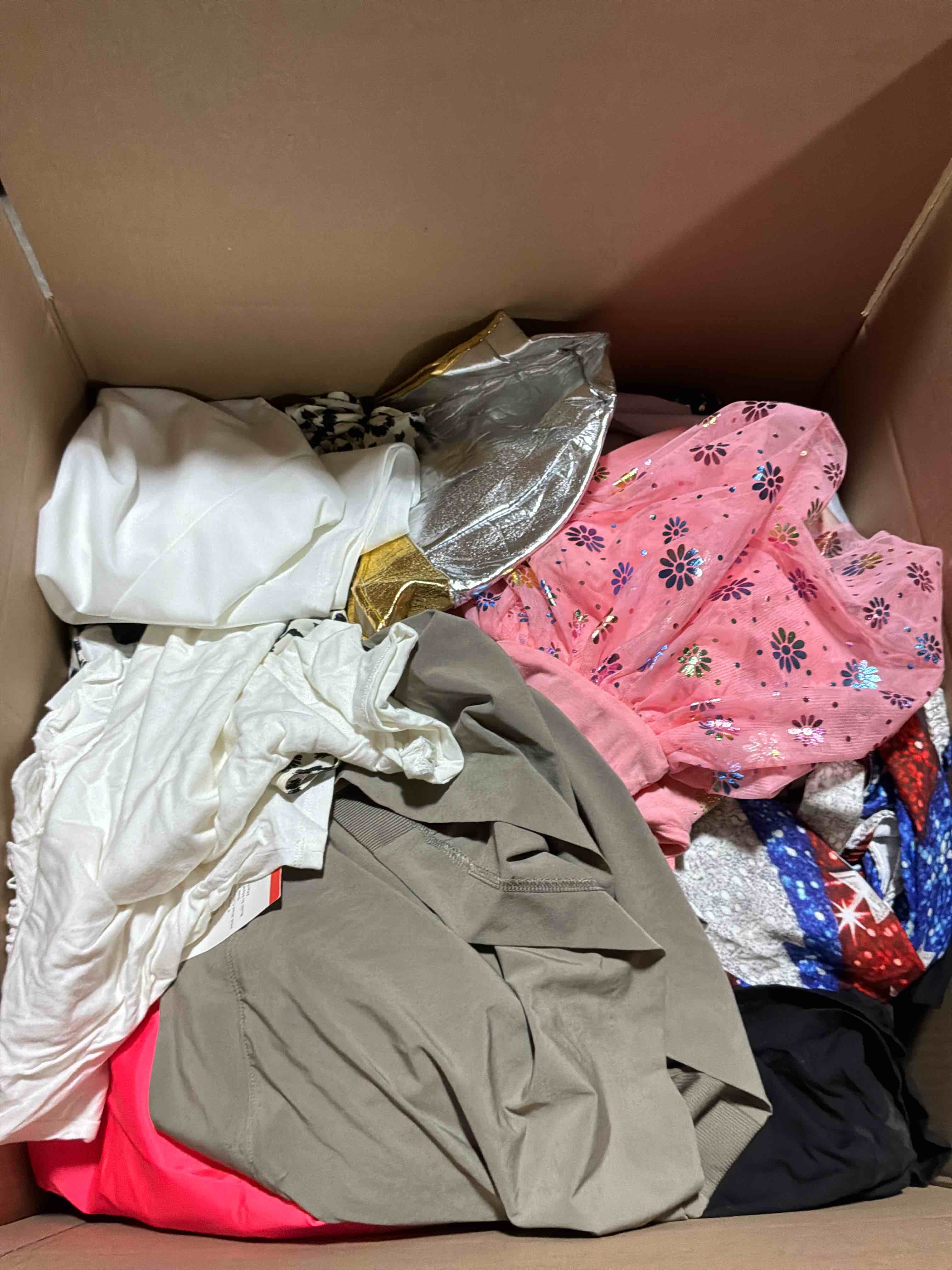 box lot of new clothes (35pcs)
