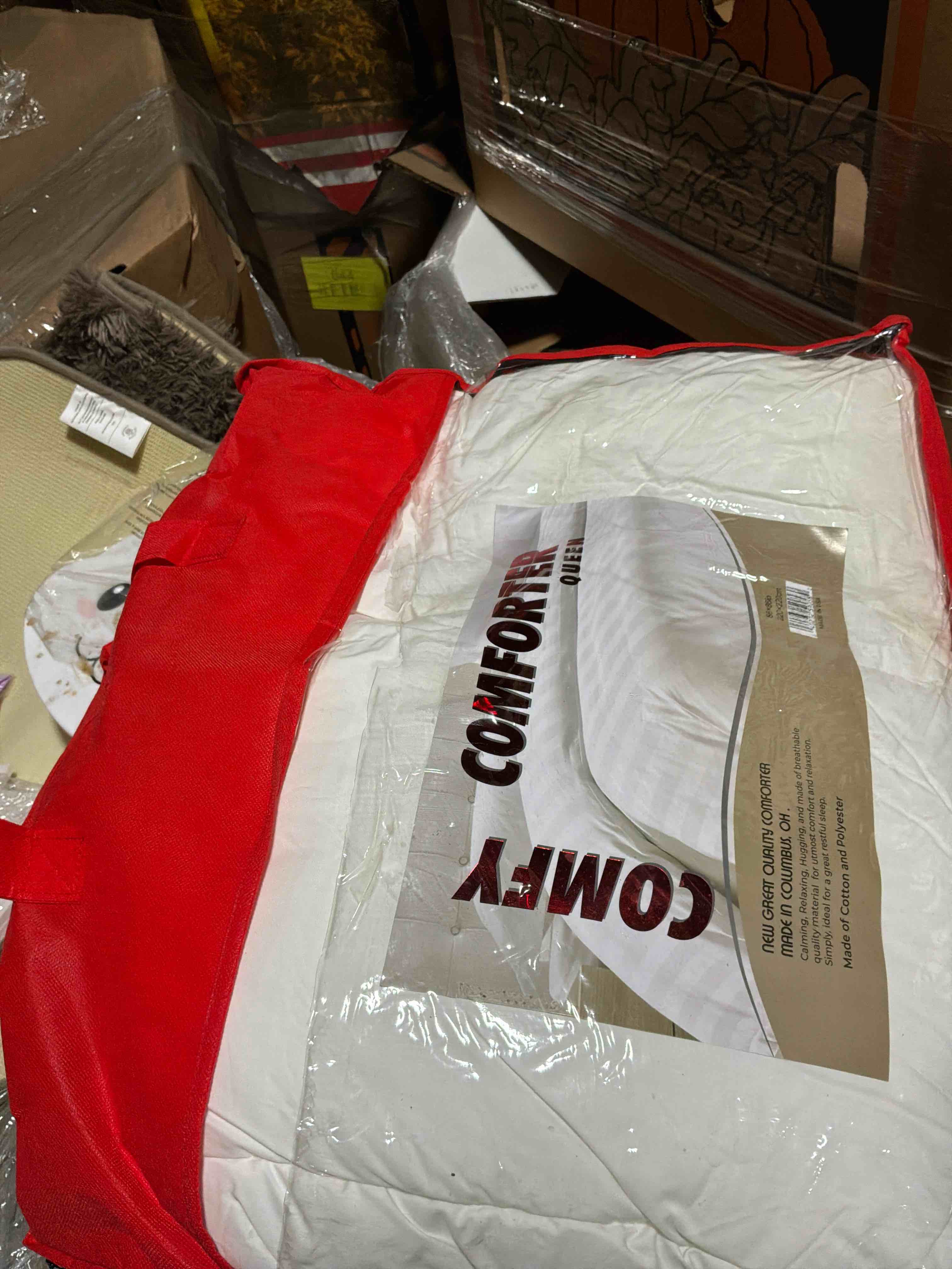 Condition photo showing Good Condition for luxe down alternative hypoallergenic comforter, full/queen