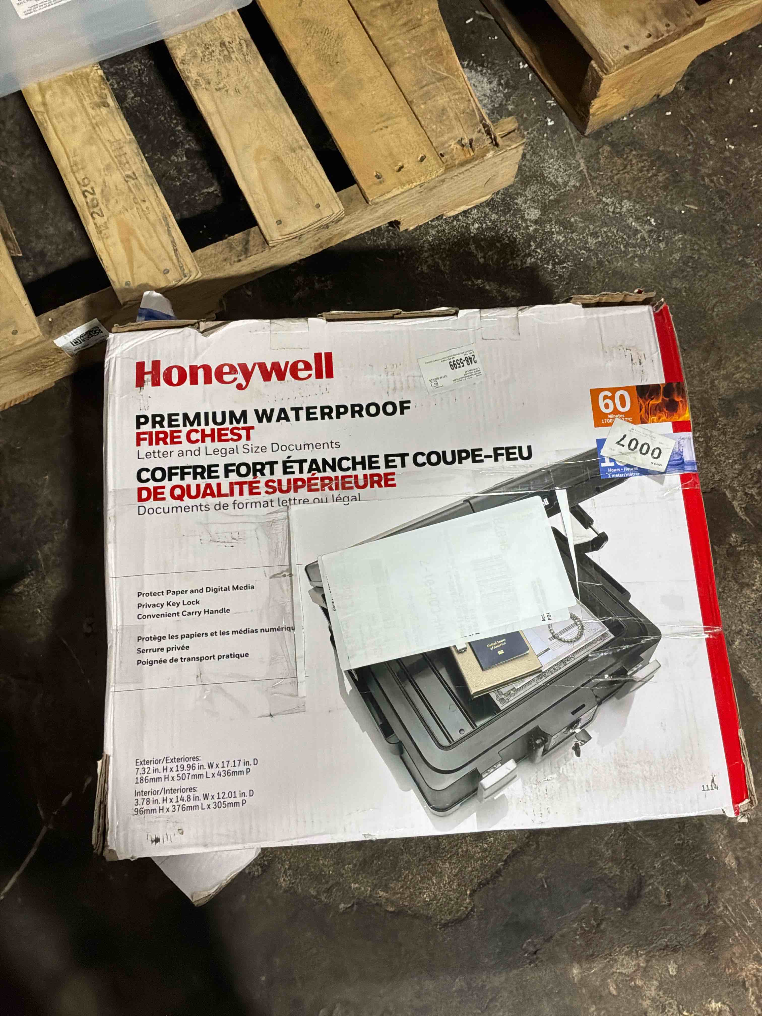 Condition photo showing New/Like New for honeywell 0.39 cuft waterproof and fireproof chest (1114)