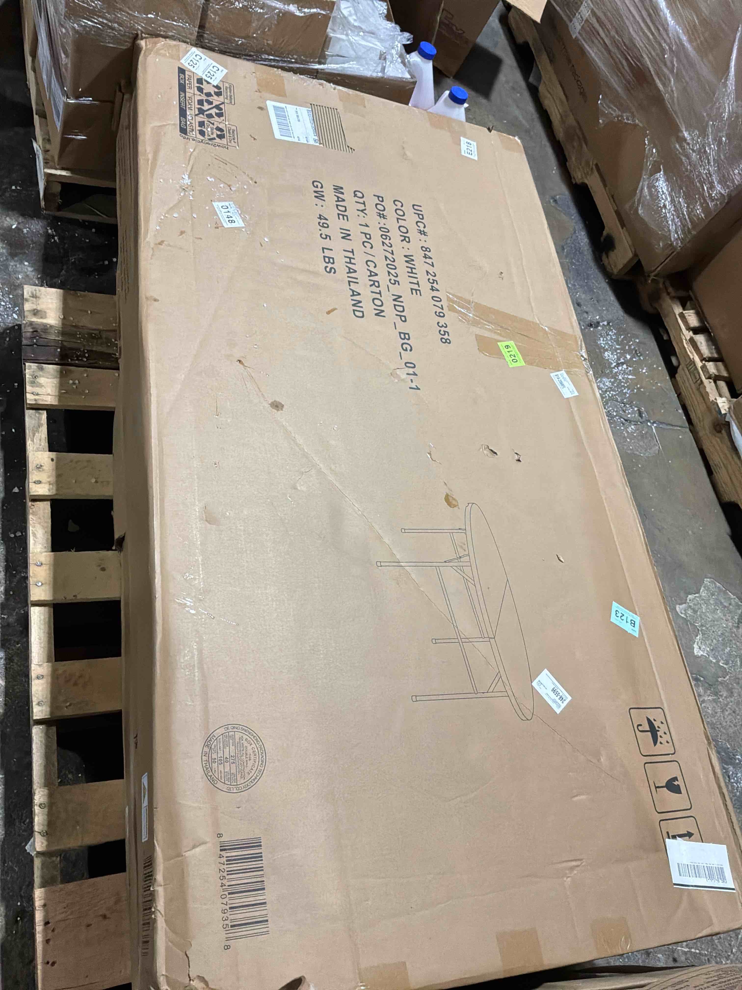Condition photo showing Good Condition for flash furniture scarborough 5-foot round bi-fold white plastic folding table with carrying handle