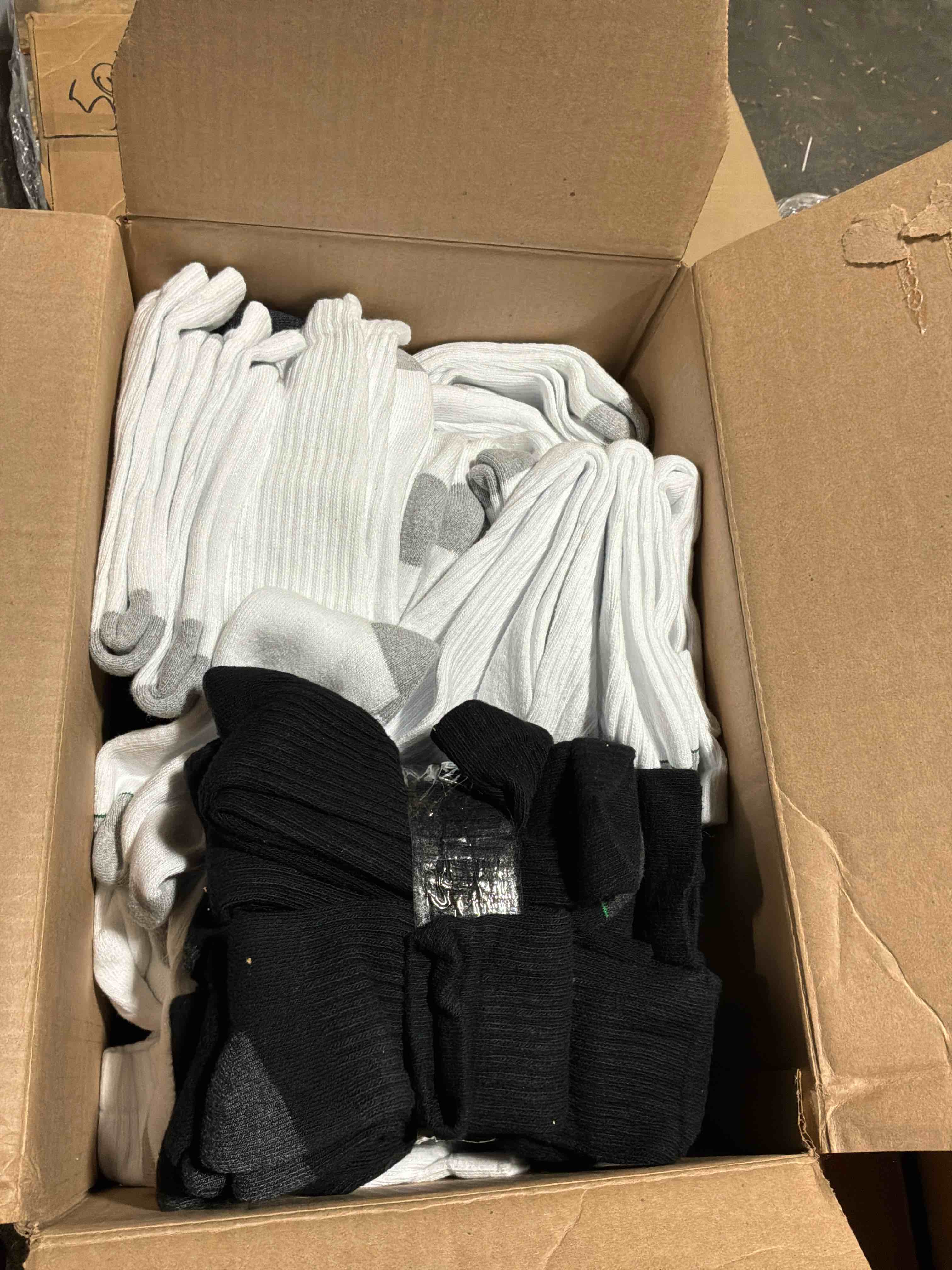Condition photo showing Good Condition for box lot of miscellaneous items 