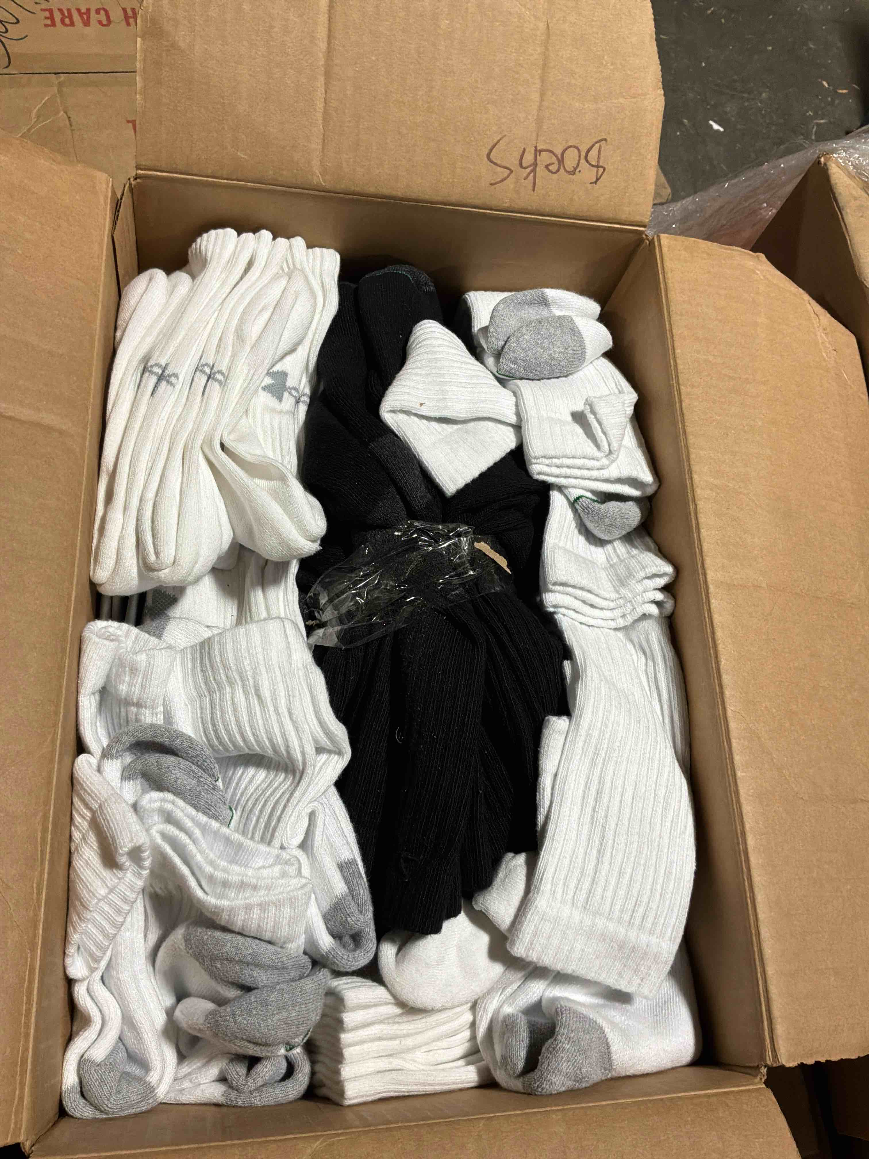 Condition photo showing Good Condition for box lot of miscellaneous items 