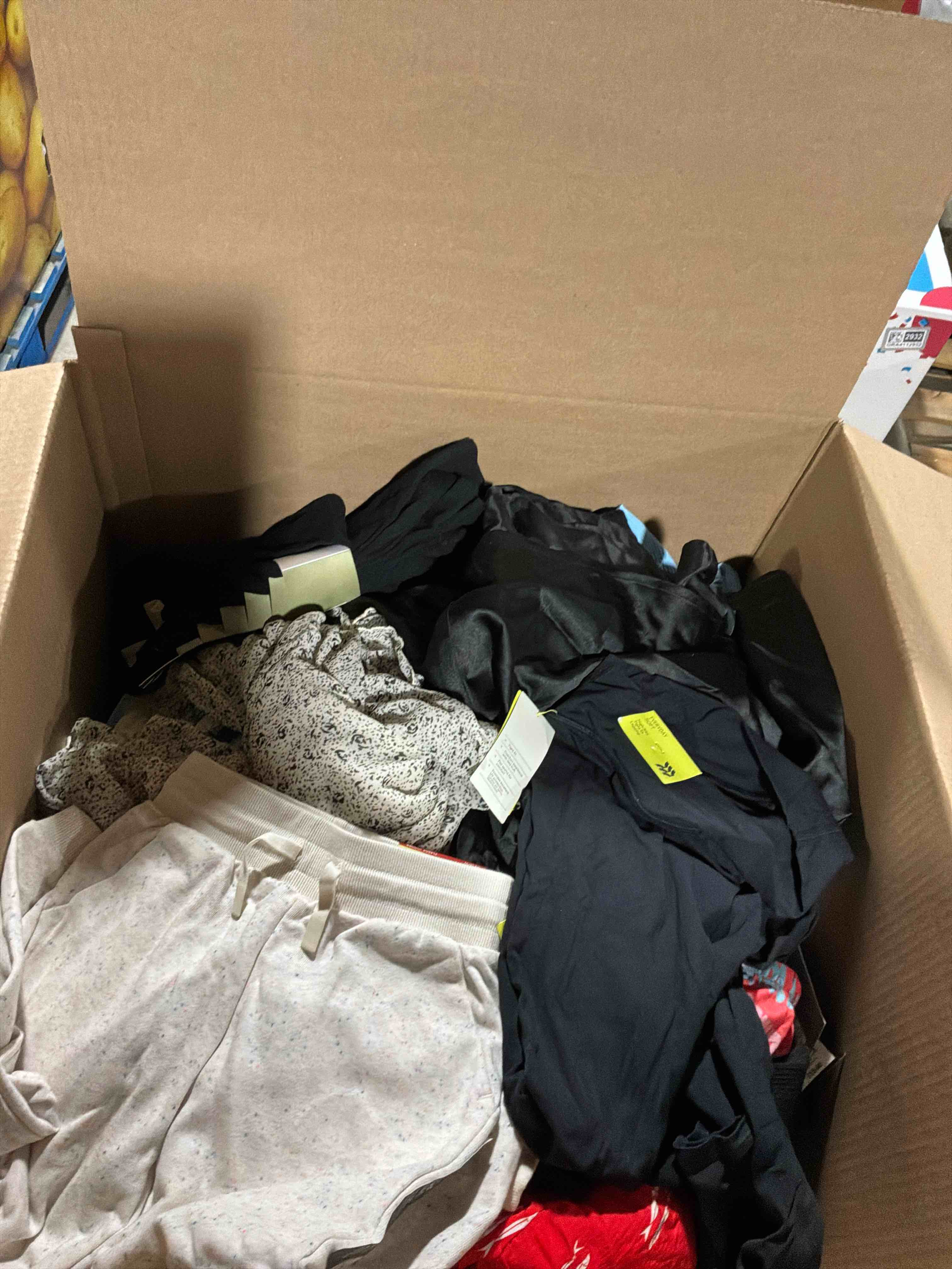 box lot of new clothes (40pcs)