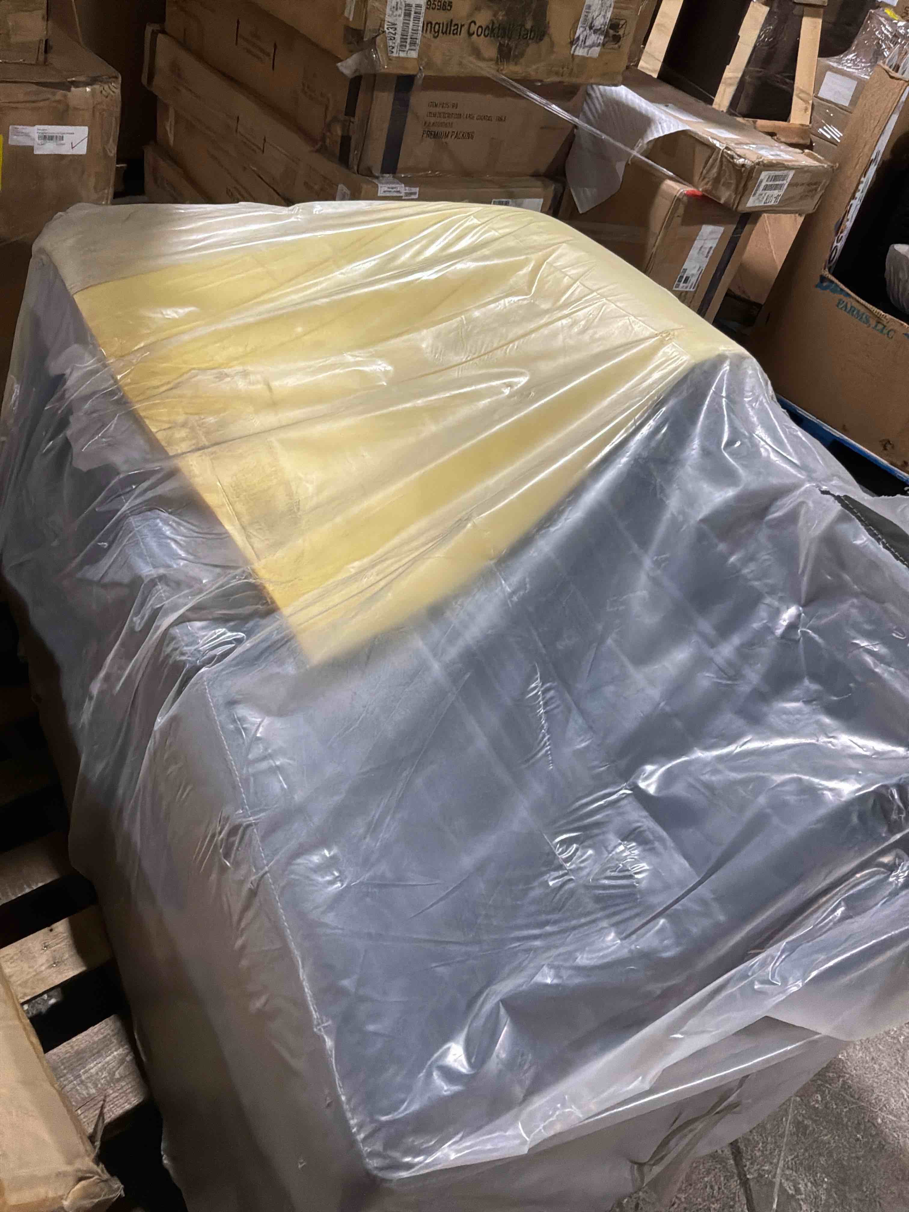 Condition photo showing New/Like New for 67e643 lenox right-arm loveseat lazboy