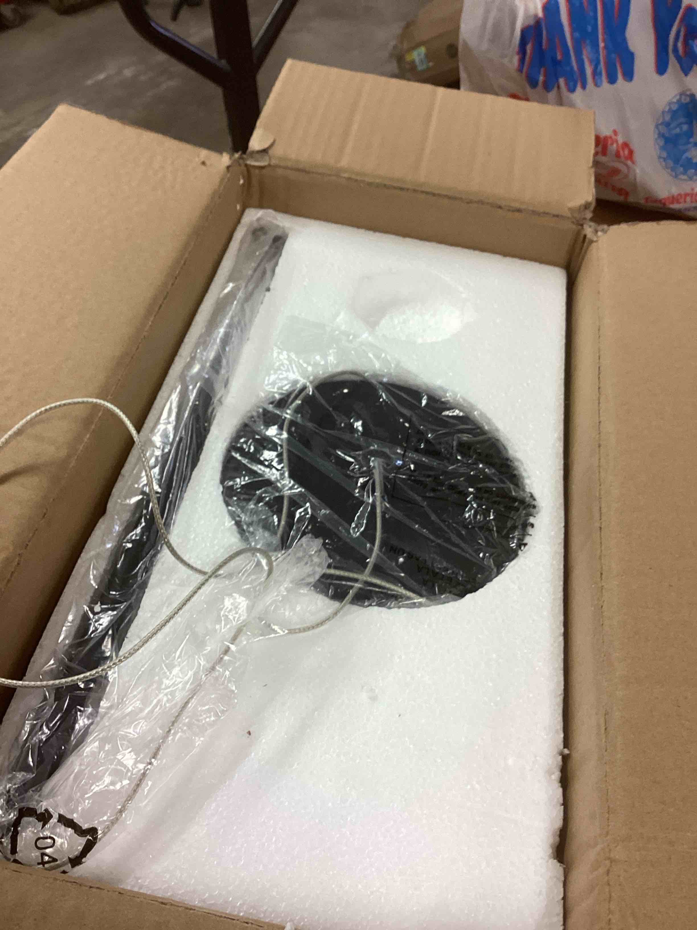 https://s3.amazonaws.com/lotting-images-prod/bidfta/GRA4114283_1775576879723.jpeg
