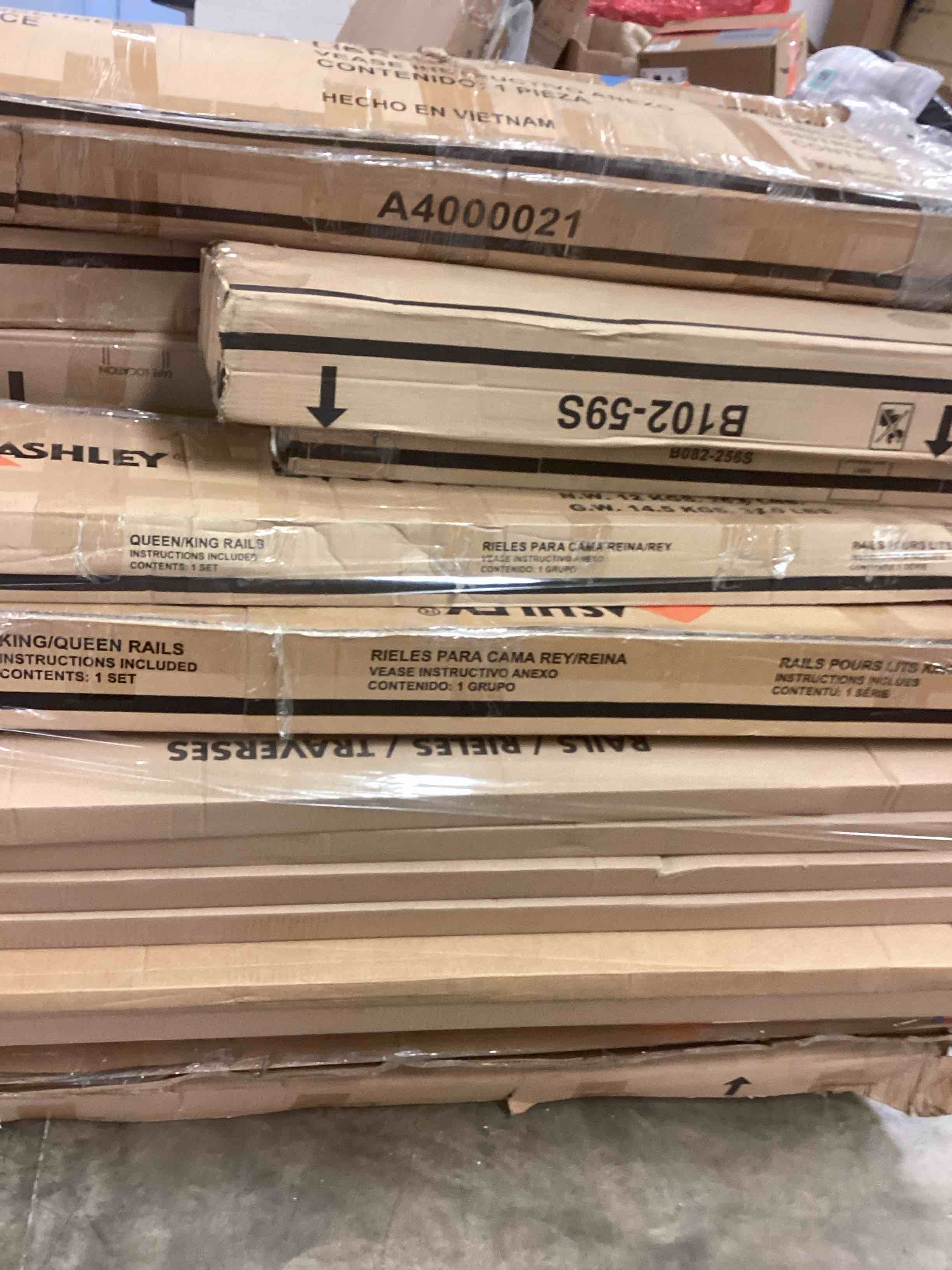 pallet lot of miscellaneous bed items ( slats, rails,footboards and headboards )