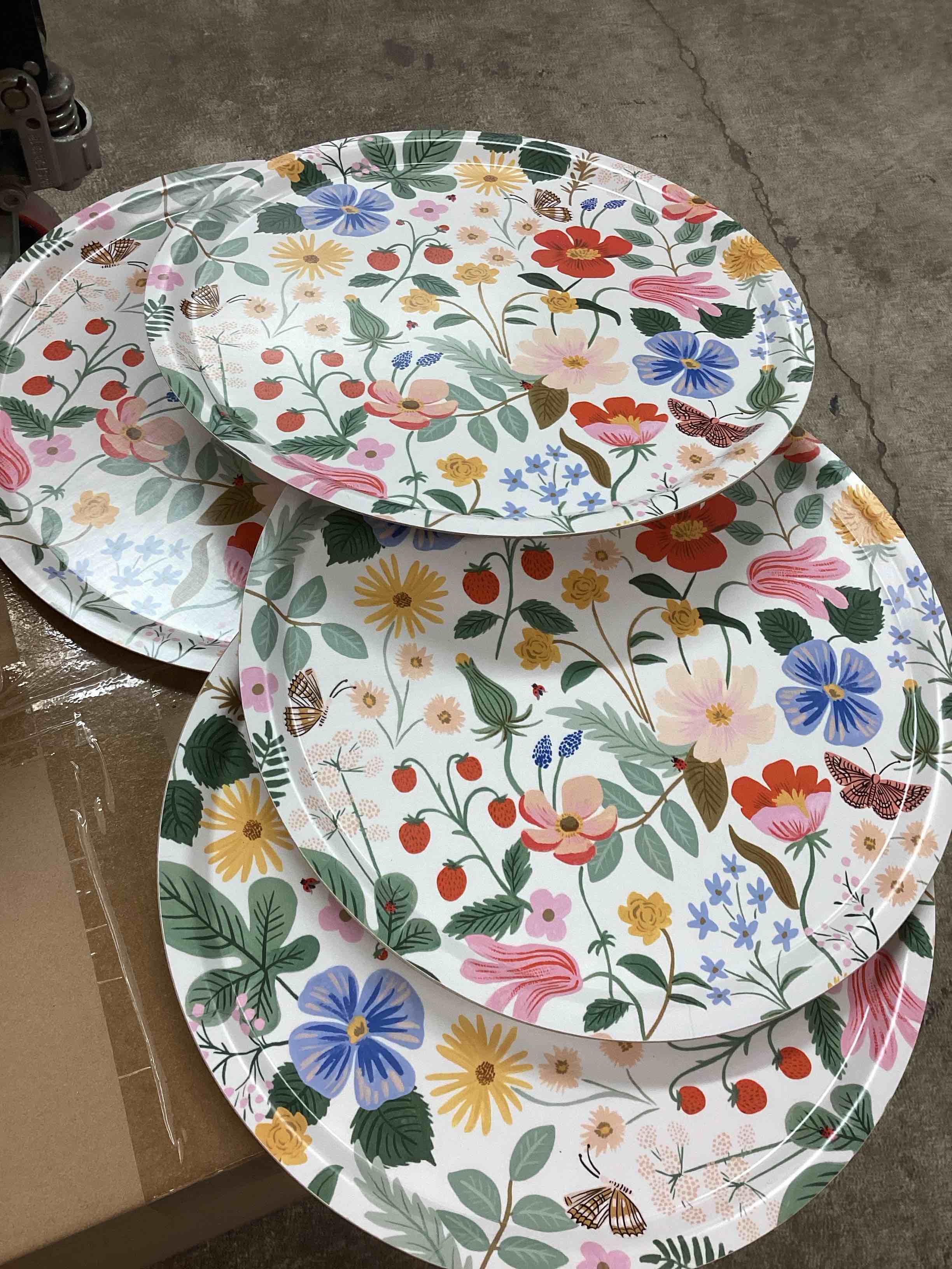 Condition photo showing Good Condition for round bent ply tray - strawberry fields