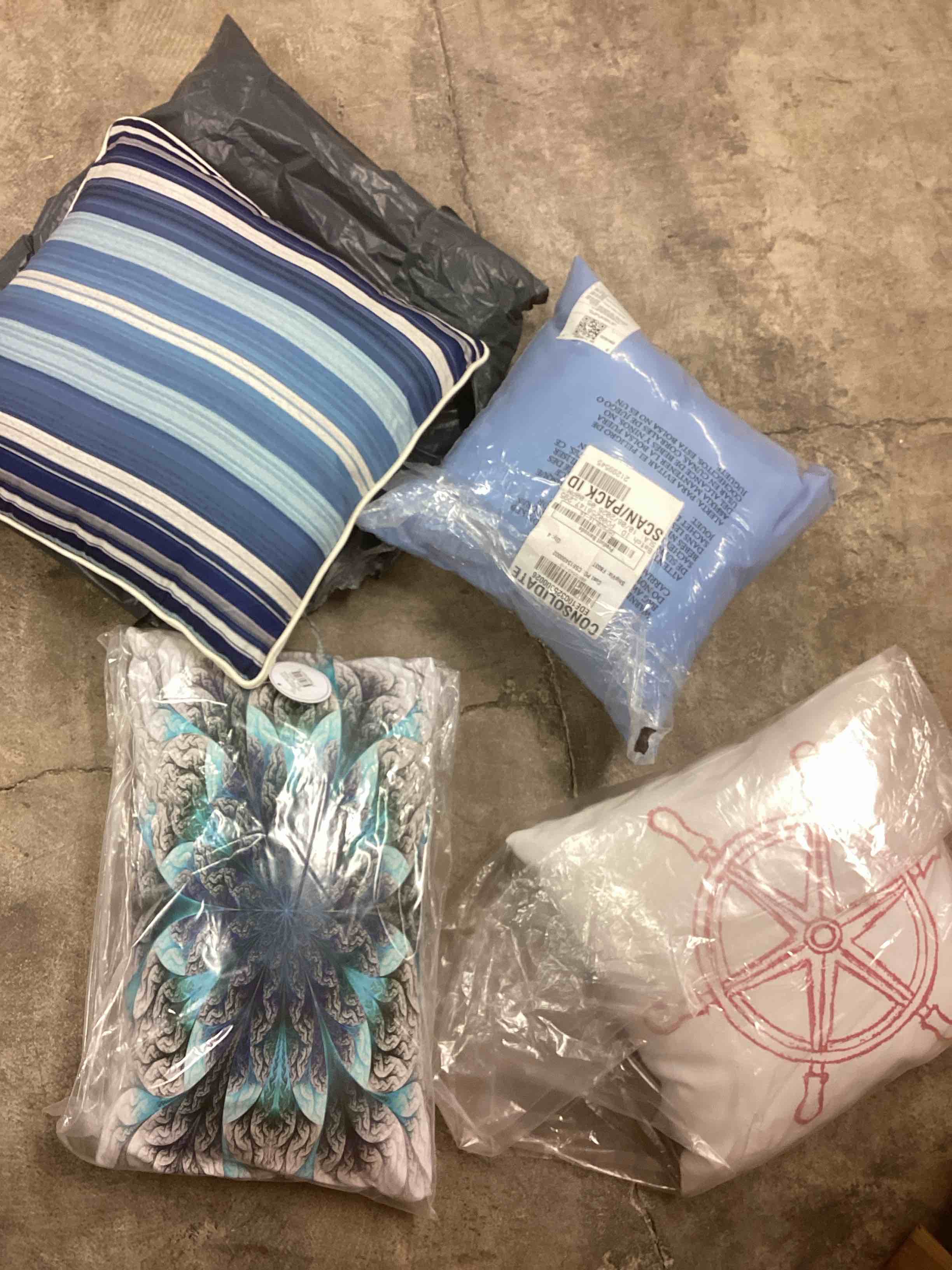 Condition photo showing New/Like New for assorted decorative pillows 
