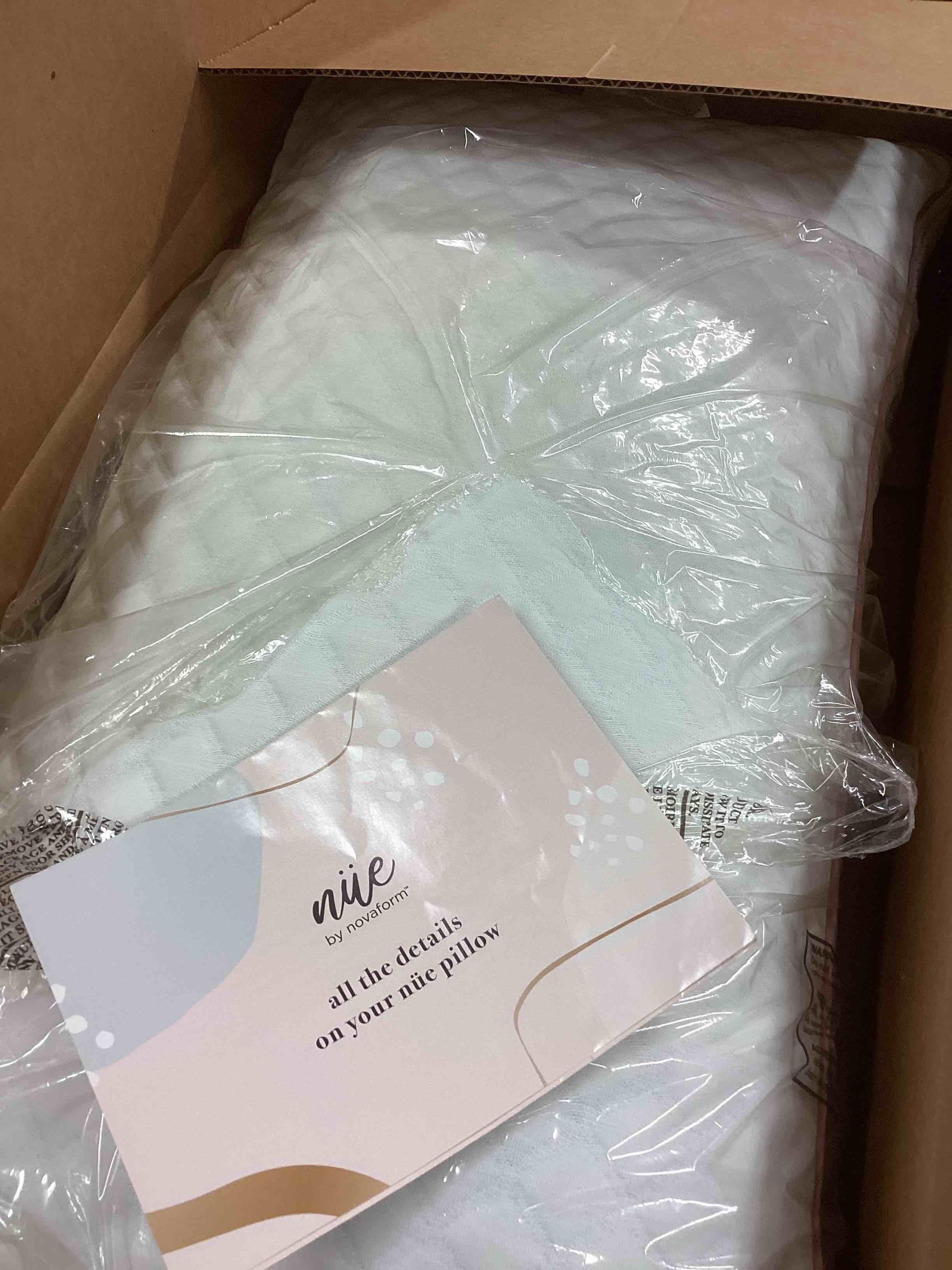 Condition photo showing New/Like New for novaform gel memory foam plush cooling pillow